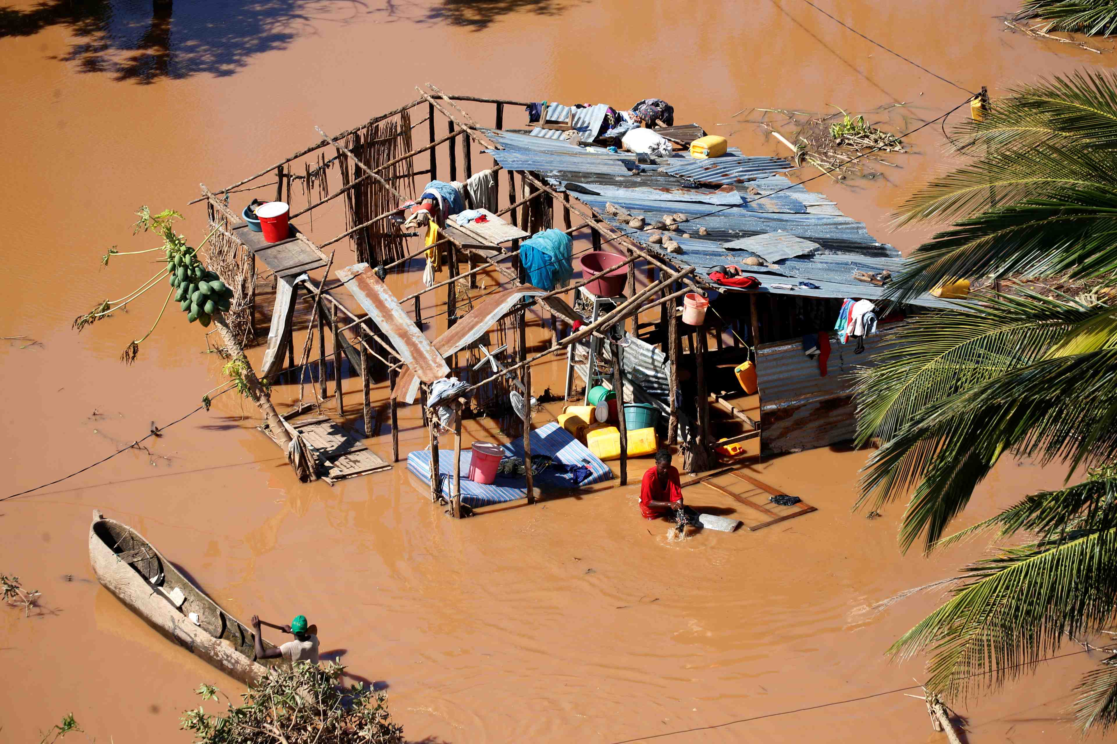 Le bilan du cyclone idai s'eleve a 242 morts au mozambique