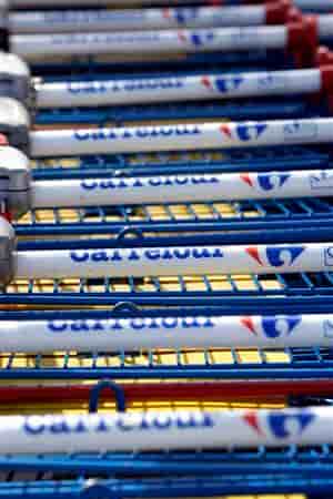 2009-06-22T082604Z_01_APAE55L0NFJ00_RTROPTP_3_OFRBS-KOORINDUSTRIES-CARREFOUR-20090622.JPG