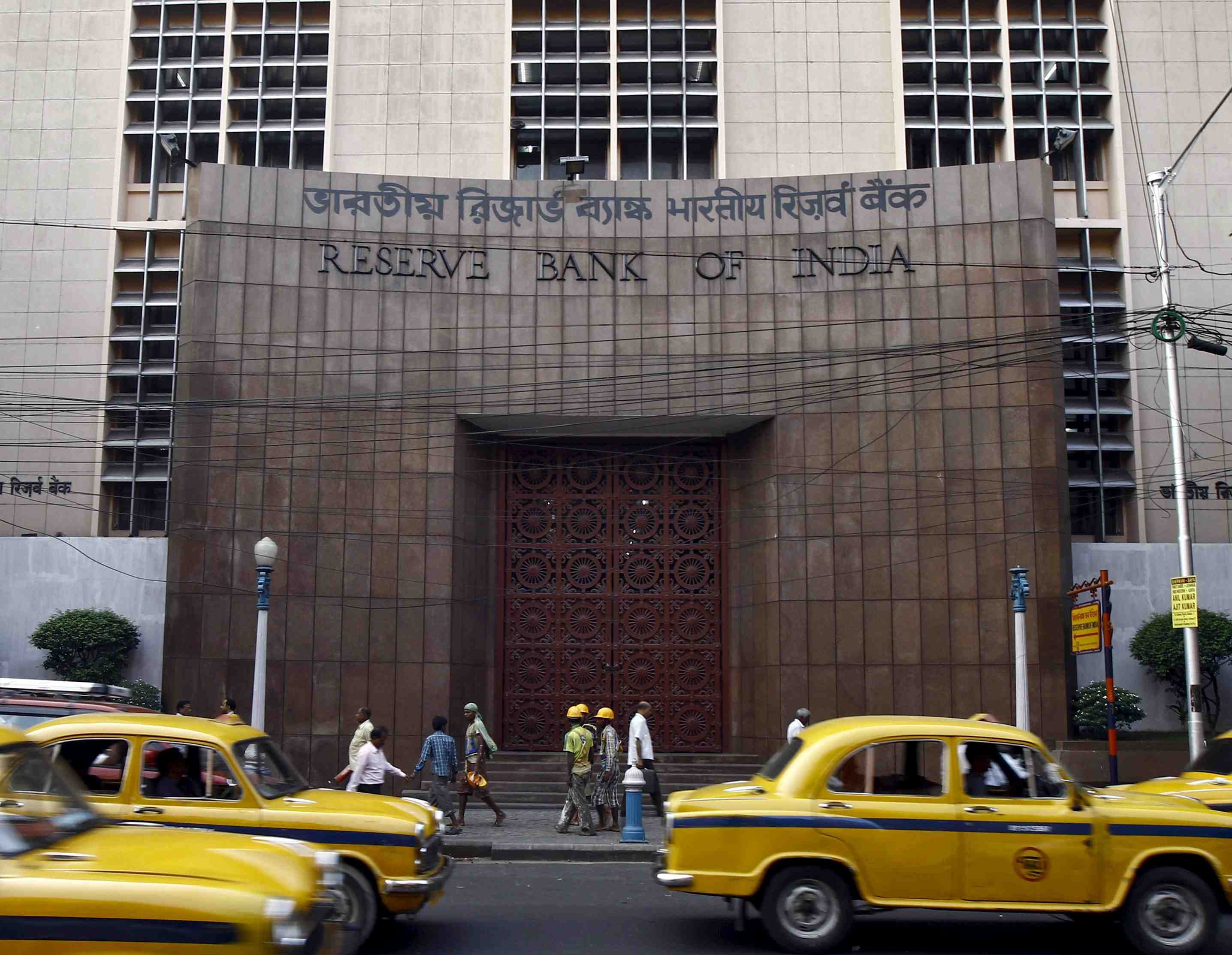 L'inde abaisse ses taux pour preserver la croissance