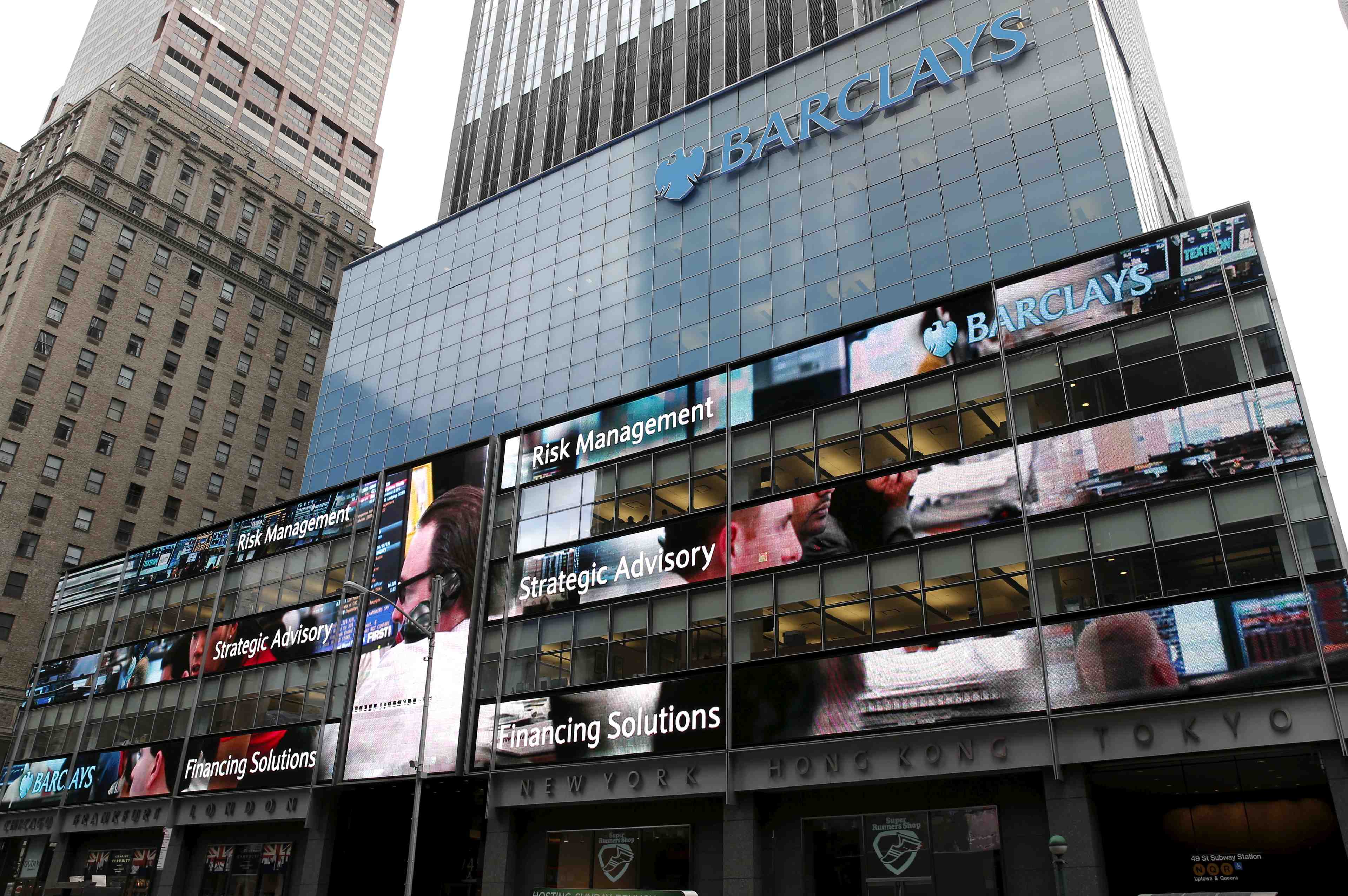 L'activiste bramson perd sa bataille pour reformer barclays de l'interieur