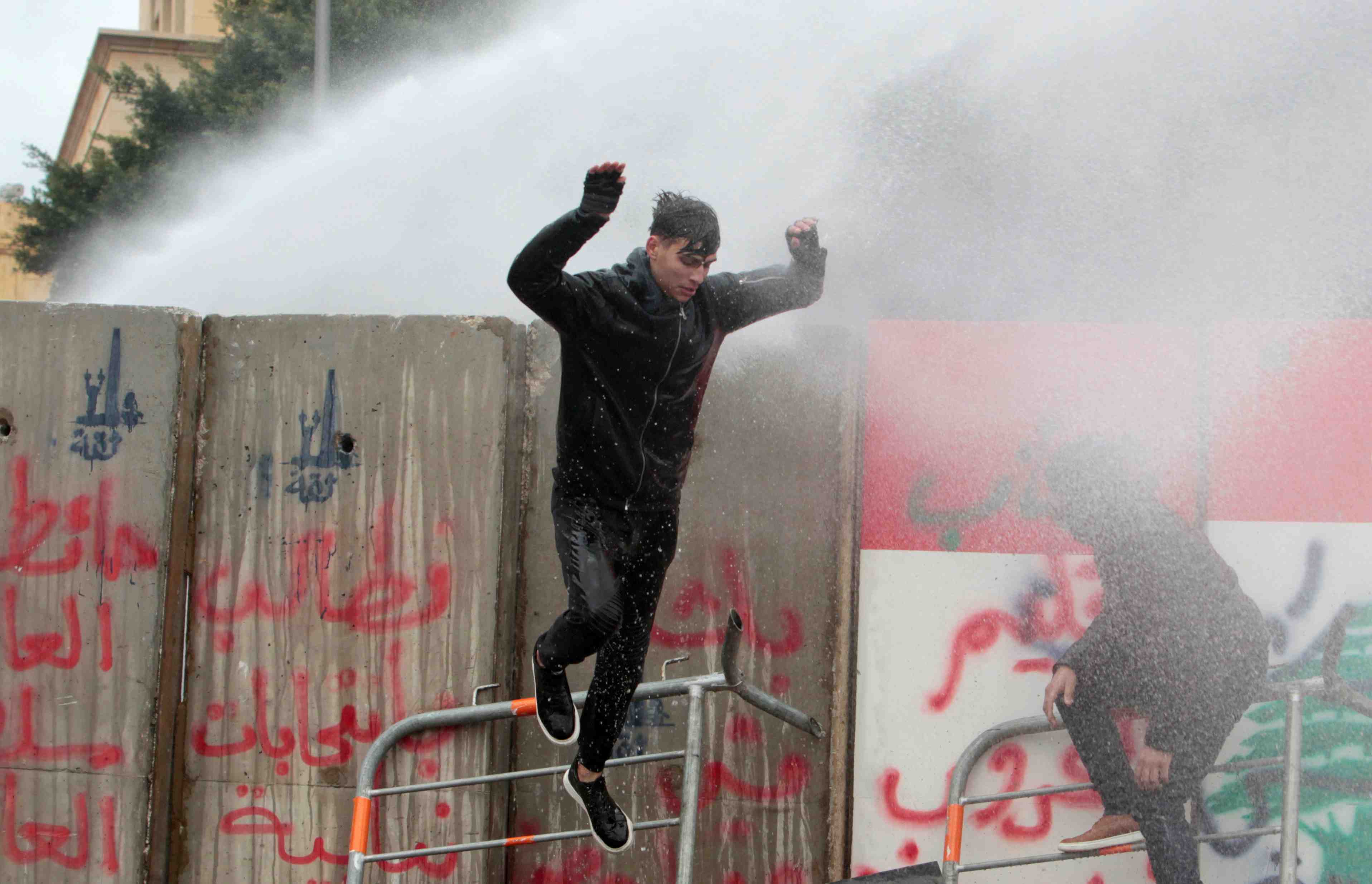 Liban: heurts entre forces de l'ordre et manifestants pres du parlement