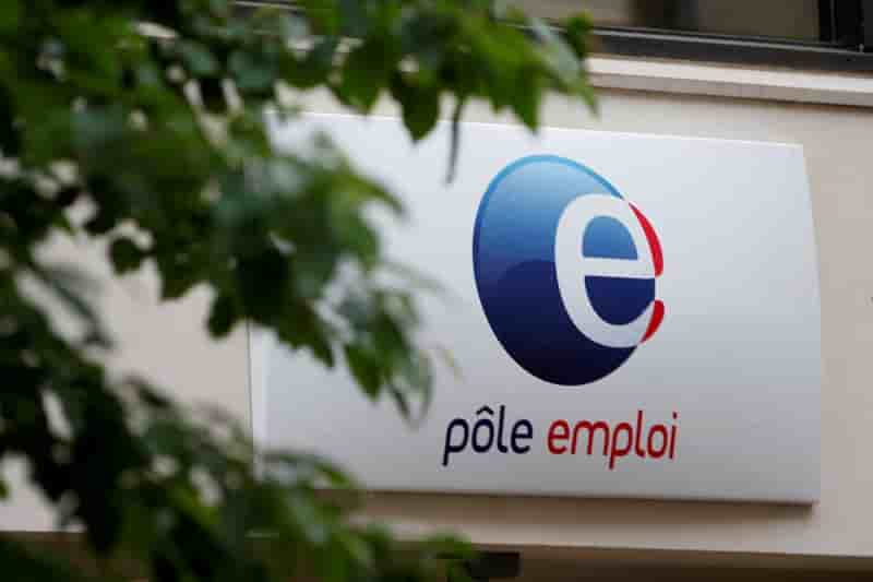 Francois hollande parle de la tendance a la baisse du chomage