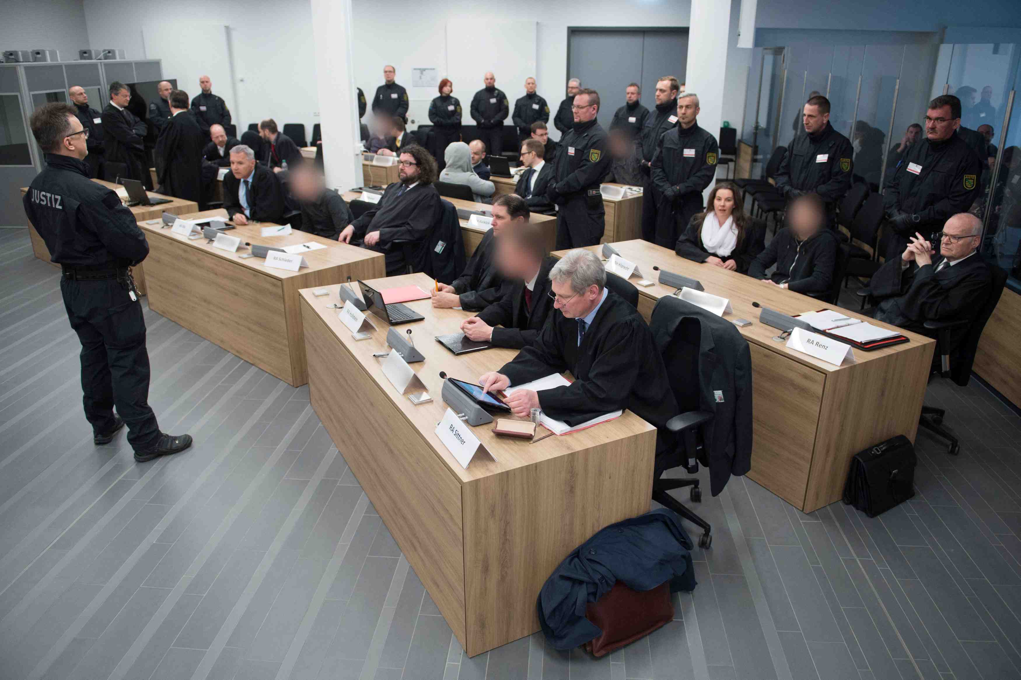 Prison pour des militants d'extreme droite en allemagne