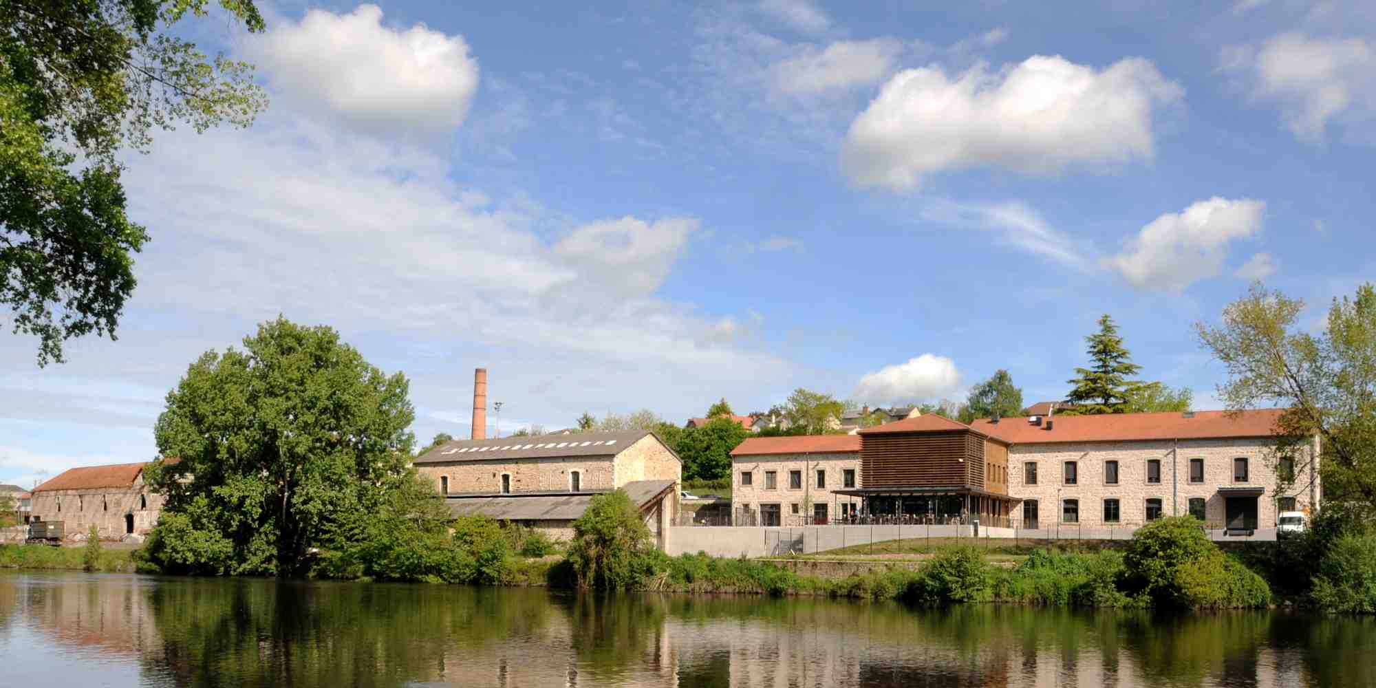 L’atelier Hermès (à droite) qui accueillera la Cité du Cuir.