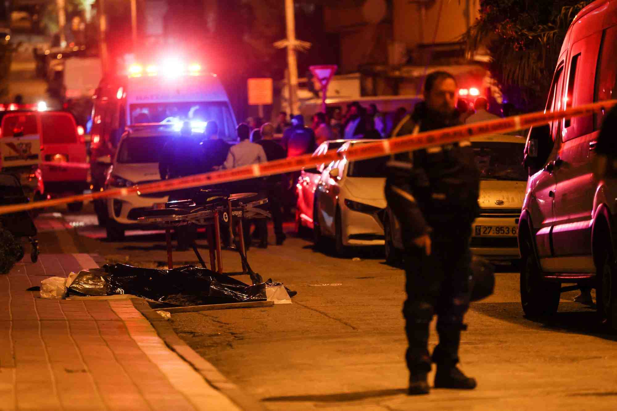 Israel: cinq personnes tuees par un homme arme pres de tel aviv, l'assaillant abattu