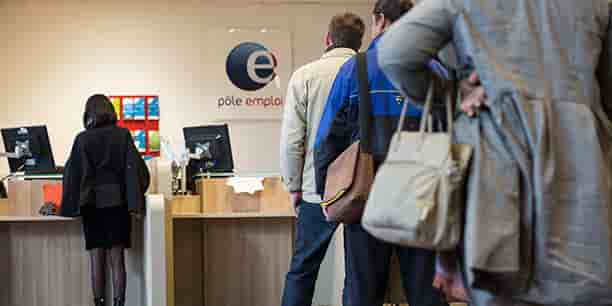 Sur fond de réforme de l’assurance chômage, les syndicats dénoncent une énième stigmatisation des plus précaires.