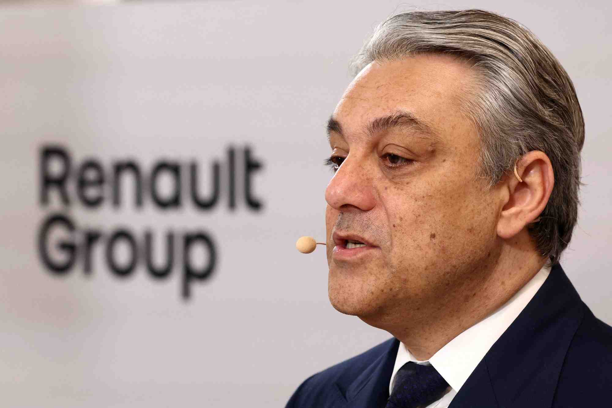 Luca de meo, directeur general de renault, s'exprime lors d'une conference de presse a boulogne-billancourt