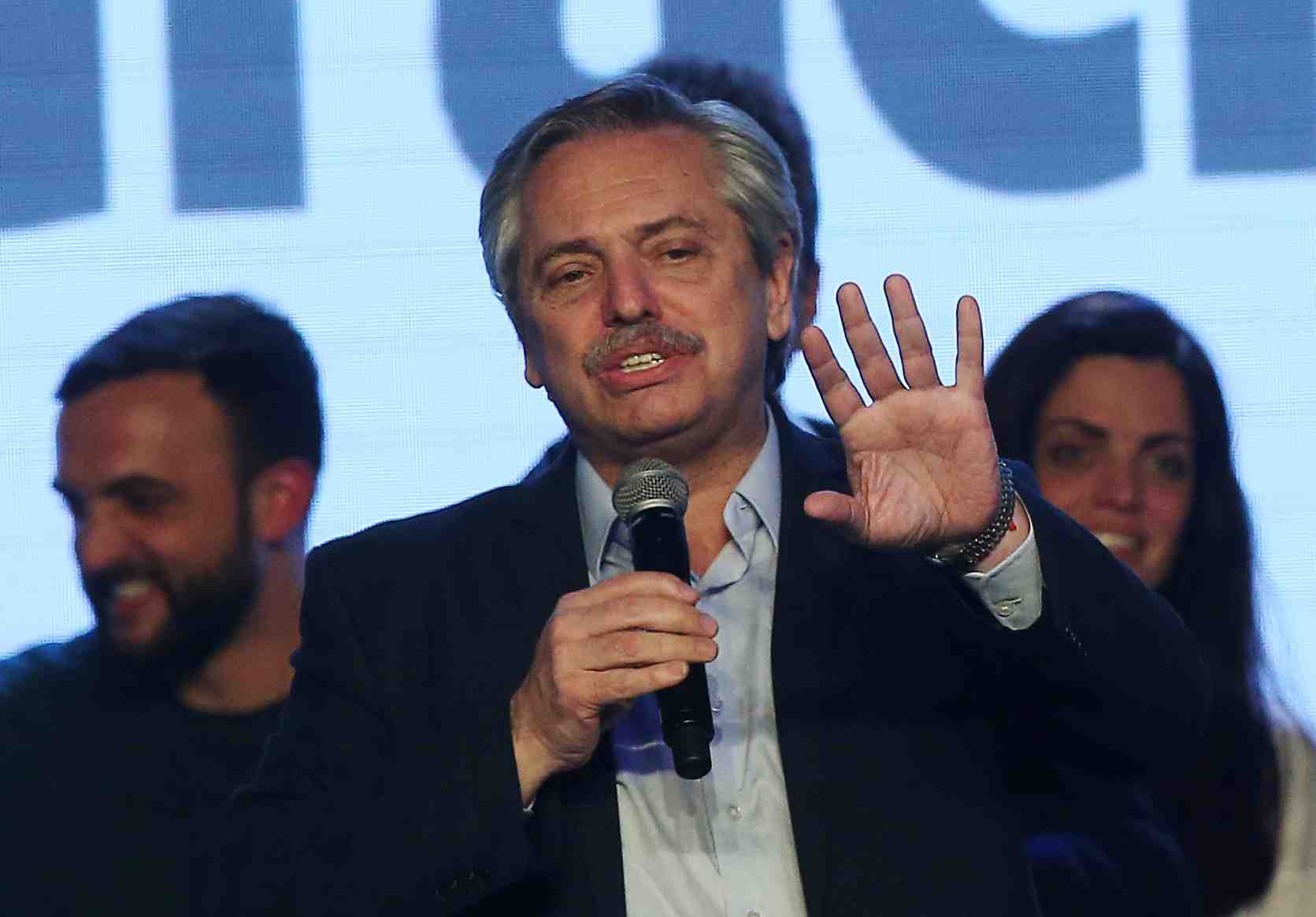 Argentine: le candidat de l'opposition en tete des primaires avant la presidentielle