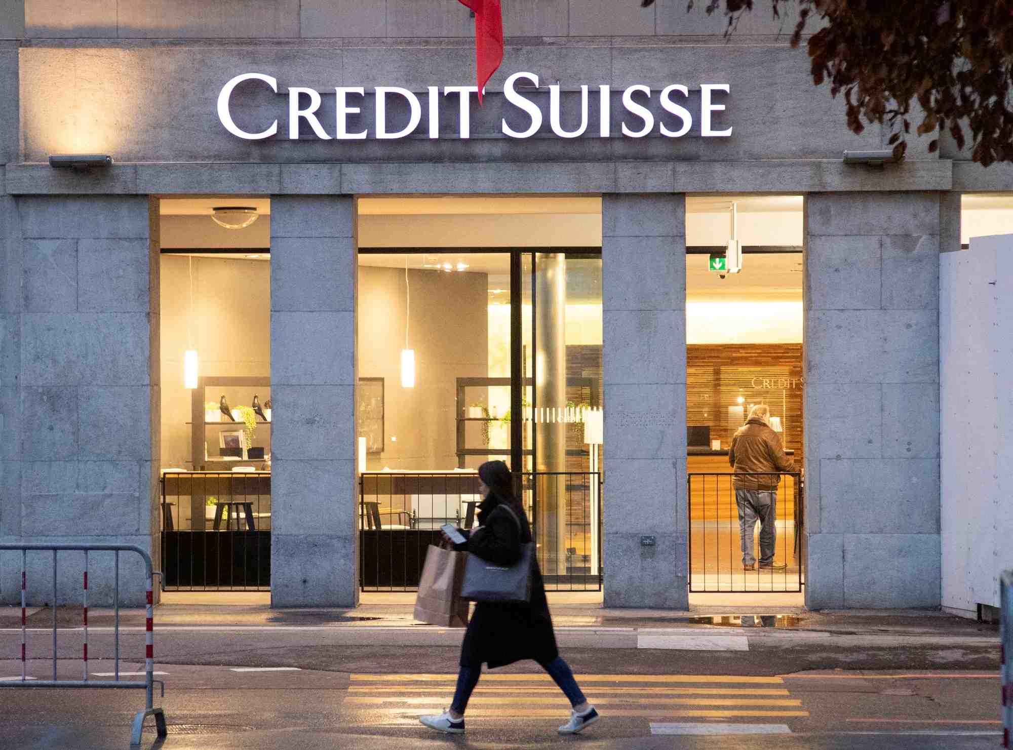 Le logo de credit suisse devant une succursal a berne, en suisse