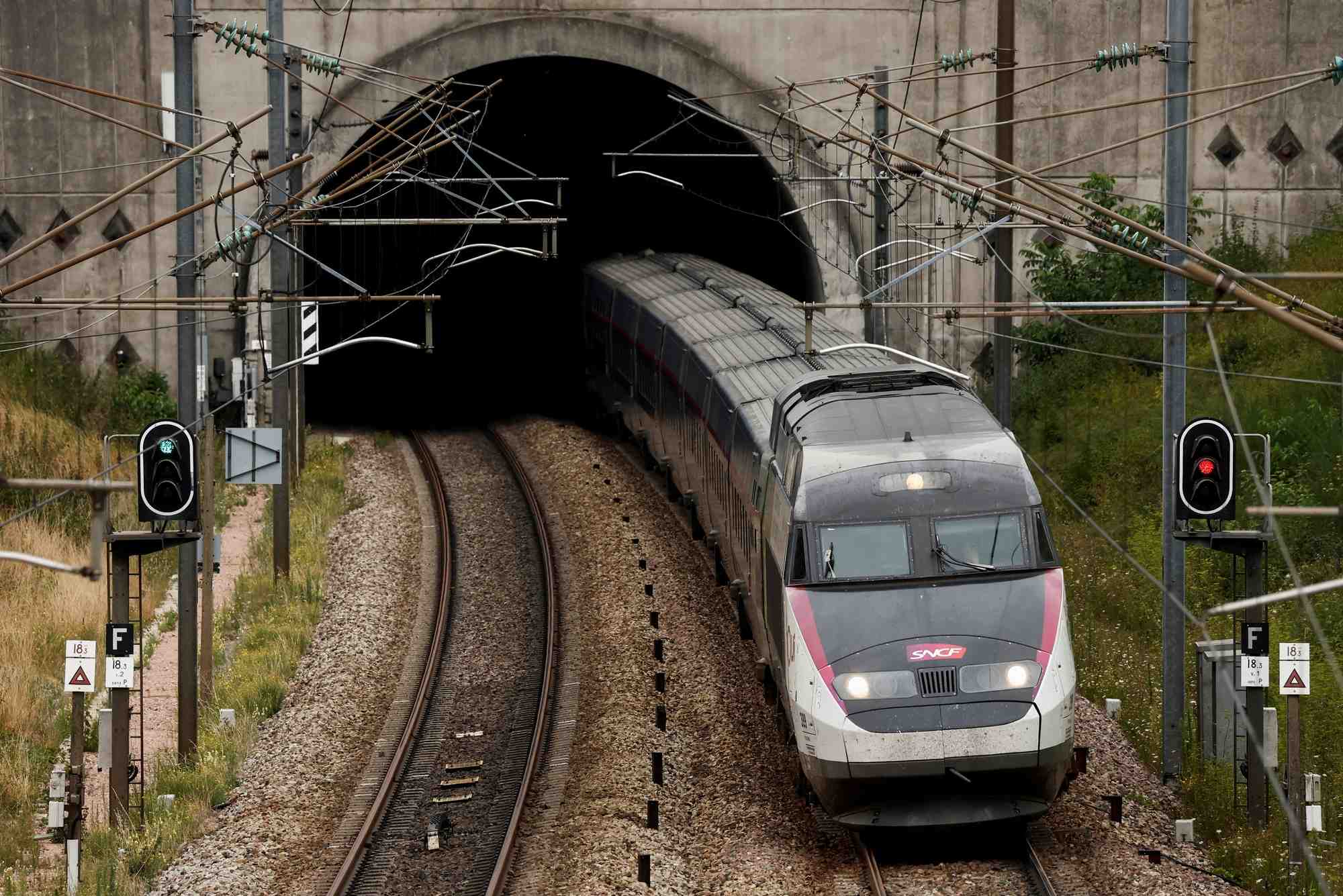La remise en état de 104 TGV va nécessiter 2 millions d'heures de travail.