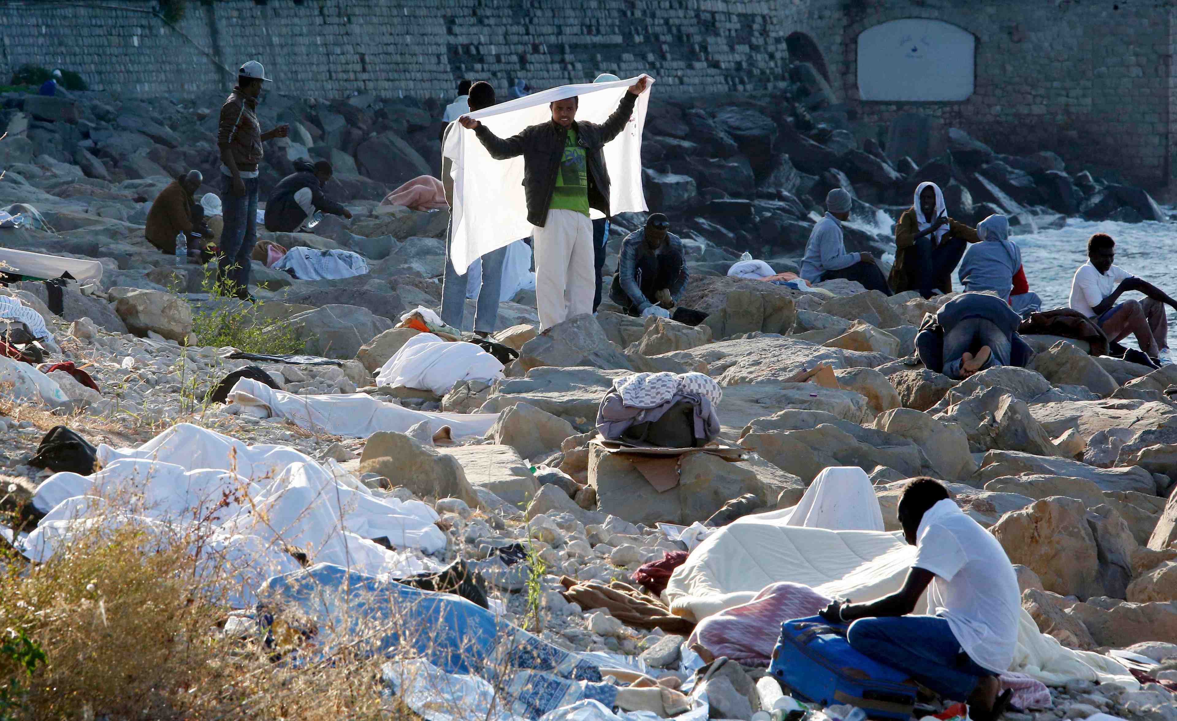 La france appelle l'italie a respecter la legislation europeenne sur les migrants