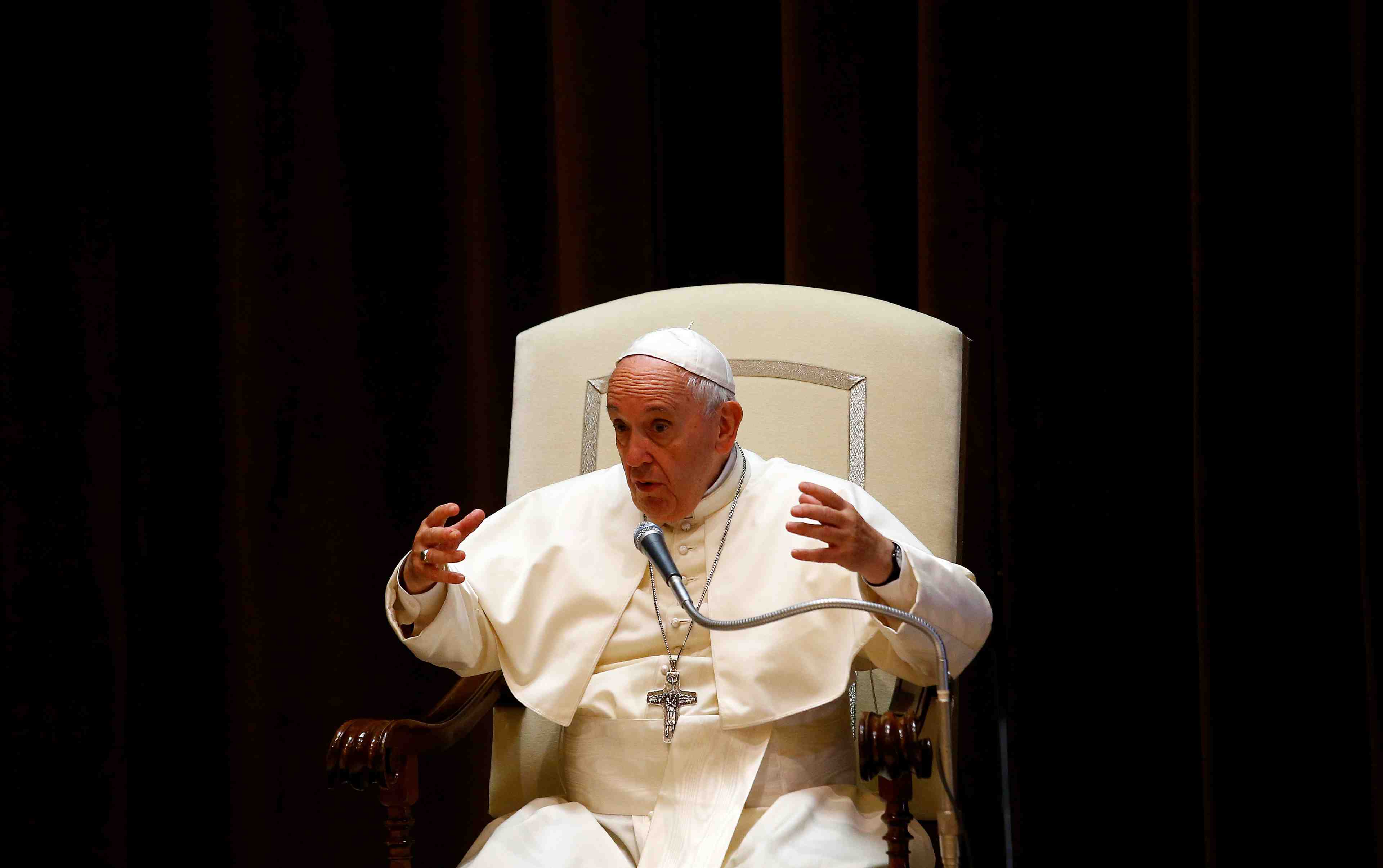 Le pape francois accepte la demission de trois eveques chiliens