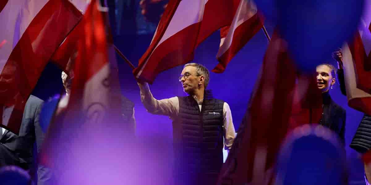 Le chef du Parti de la liberté (FPOe), Herbert Kickl, assiste au dernier meeting électoral à Vienne, Autriche, le 27 septembre 2024.