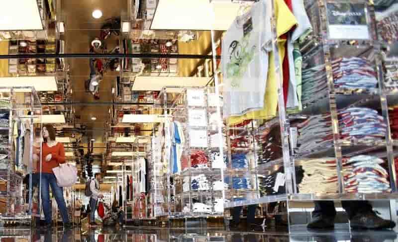 Le gouvernement japonais plus optimiste sur la consommation