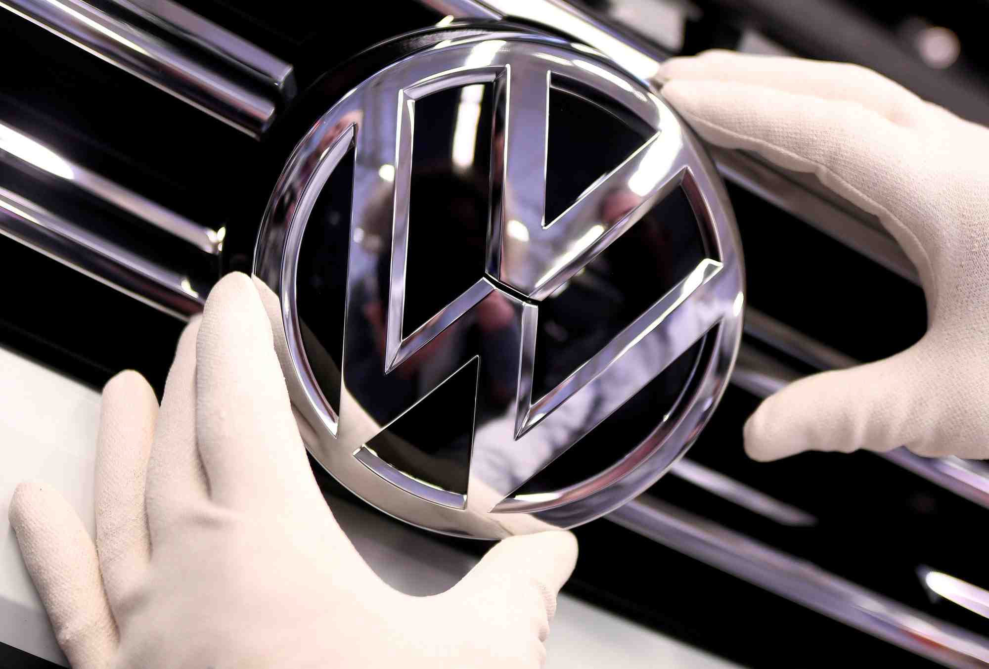 Le nouveau logo de Volkswagen, plus simple que le précédent, symbolise un changement de culture d'entreprise jusqu'ici perçu comme trop hégémonique.