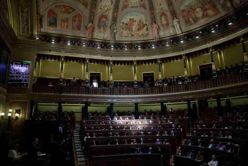 Les députés espagnols approuvent la loi de succession du roi
