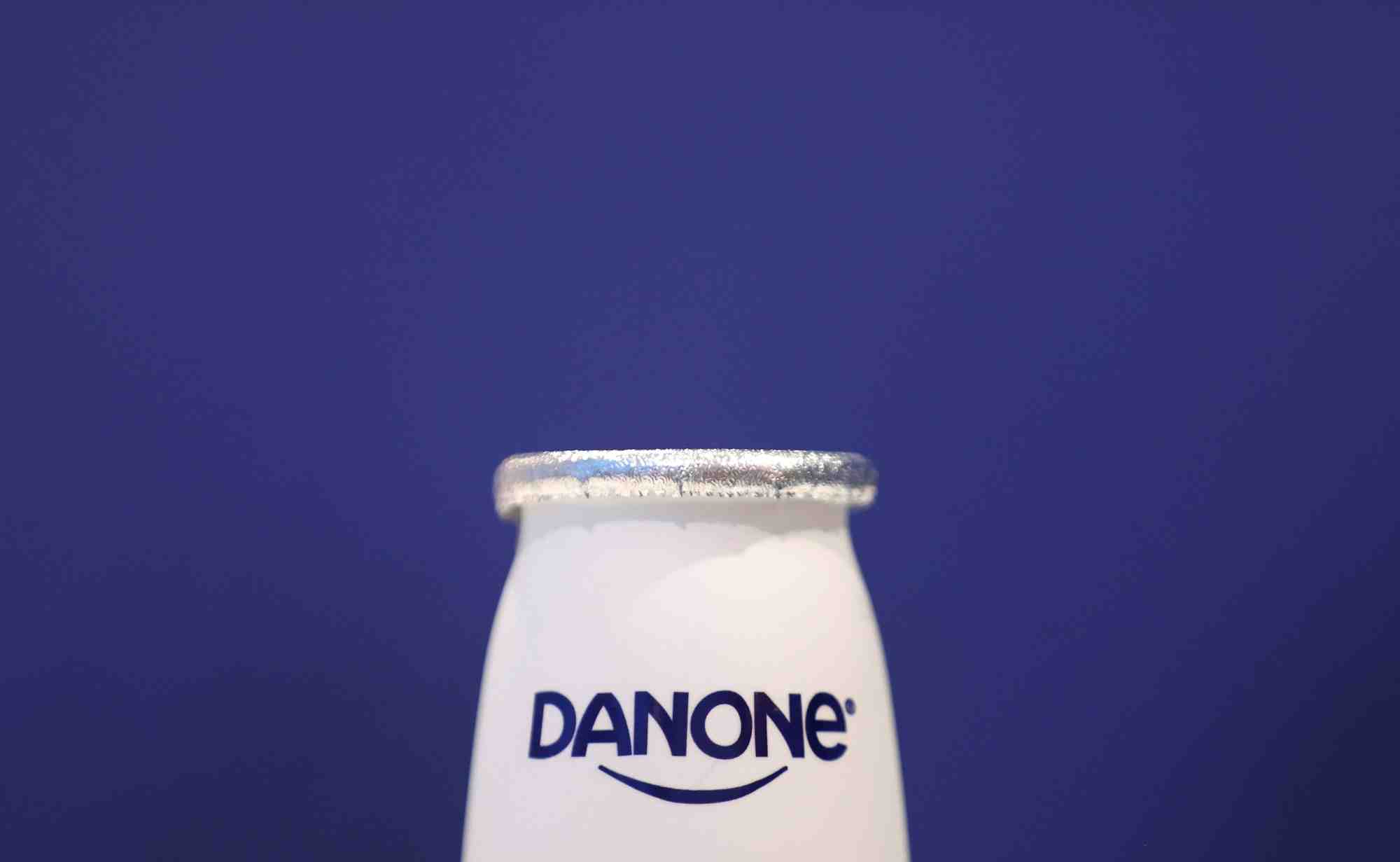 Danone maintient son dividende, propose de devenir une entreprise a mission