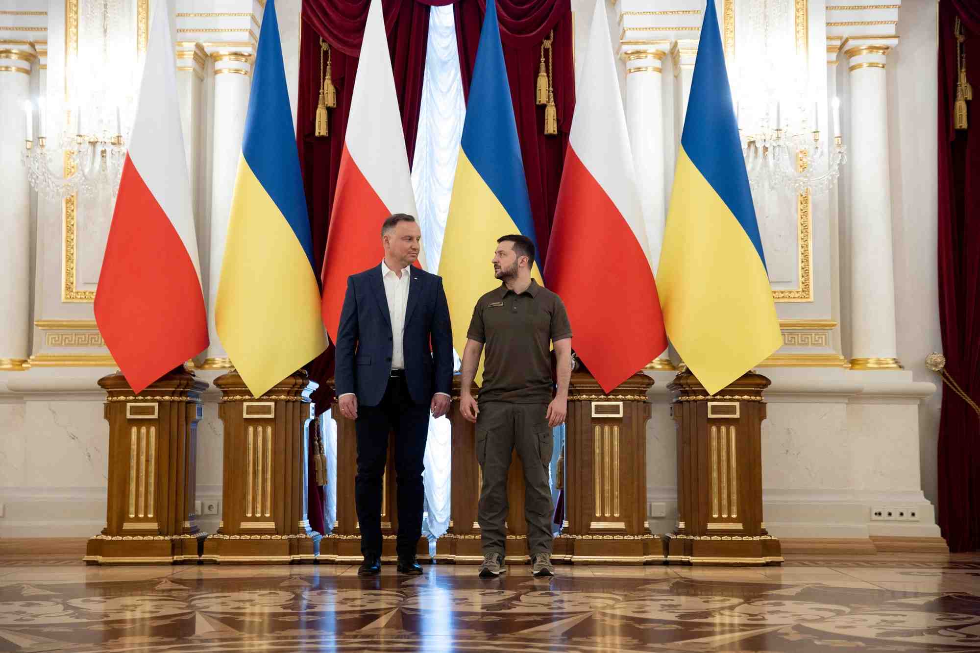 Le president polonais duda arrive a kyiv pour discuter de l'aide a l'ukraine