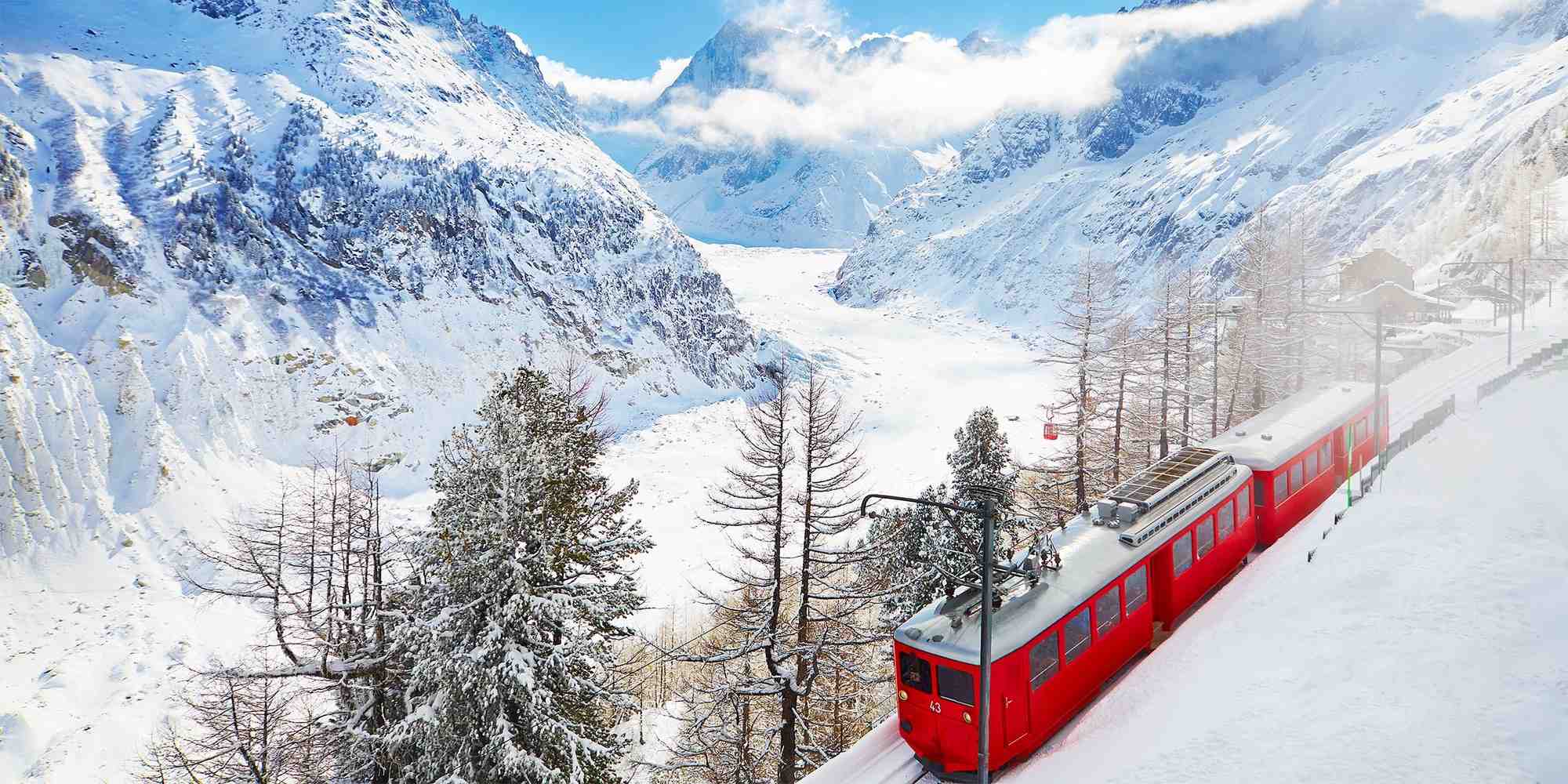 Le train mythique qui surplombe la mer de Glace