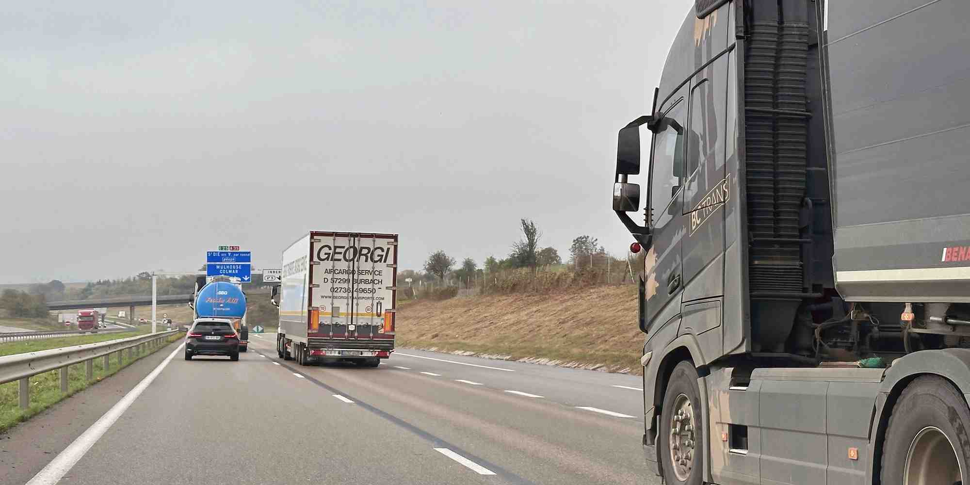 Avec l'écotaxe alsacienne, la collectivité prélèverait 15 centimes d'euro pour chaque kilomètre parcouru par un poids lourd de plus de 7,5 tonnes.