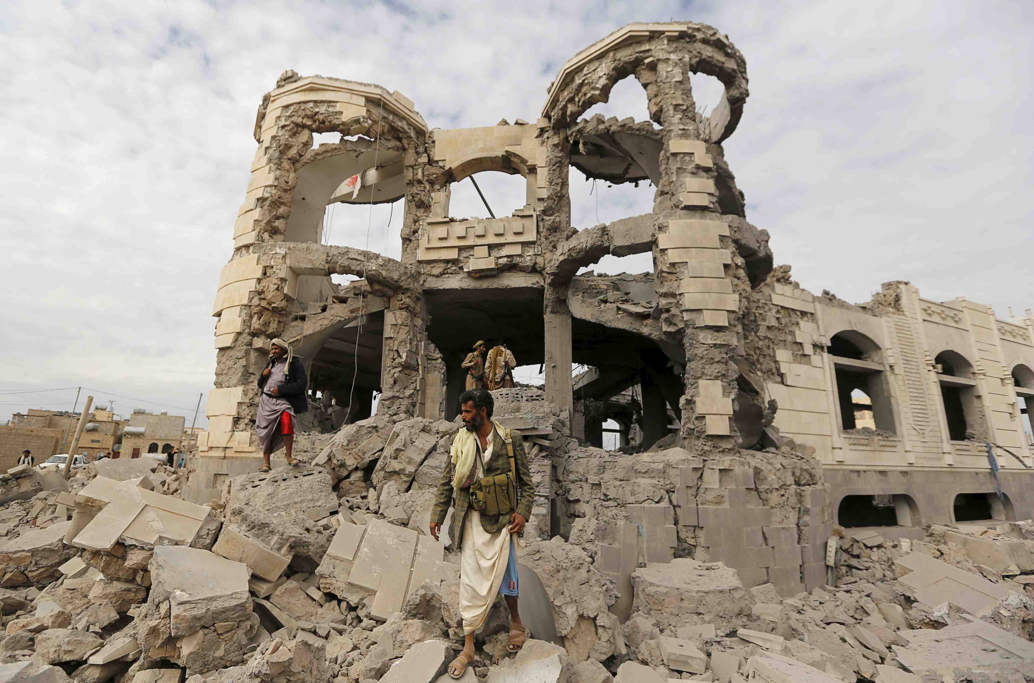 Combats au yemen autour de l'aeroport d'aden
