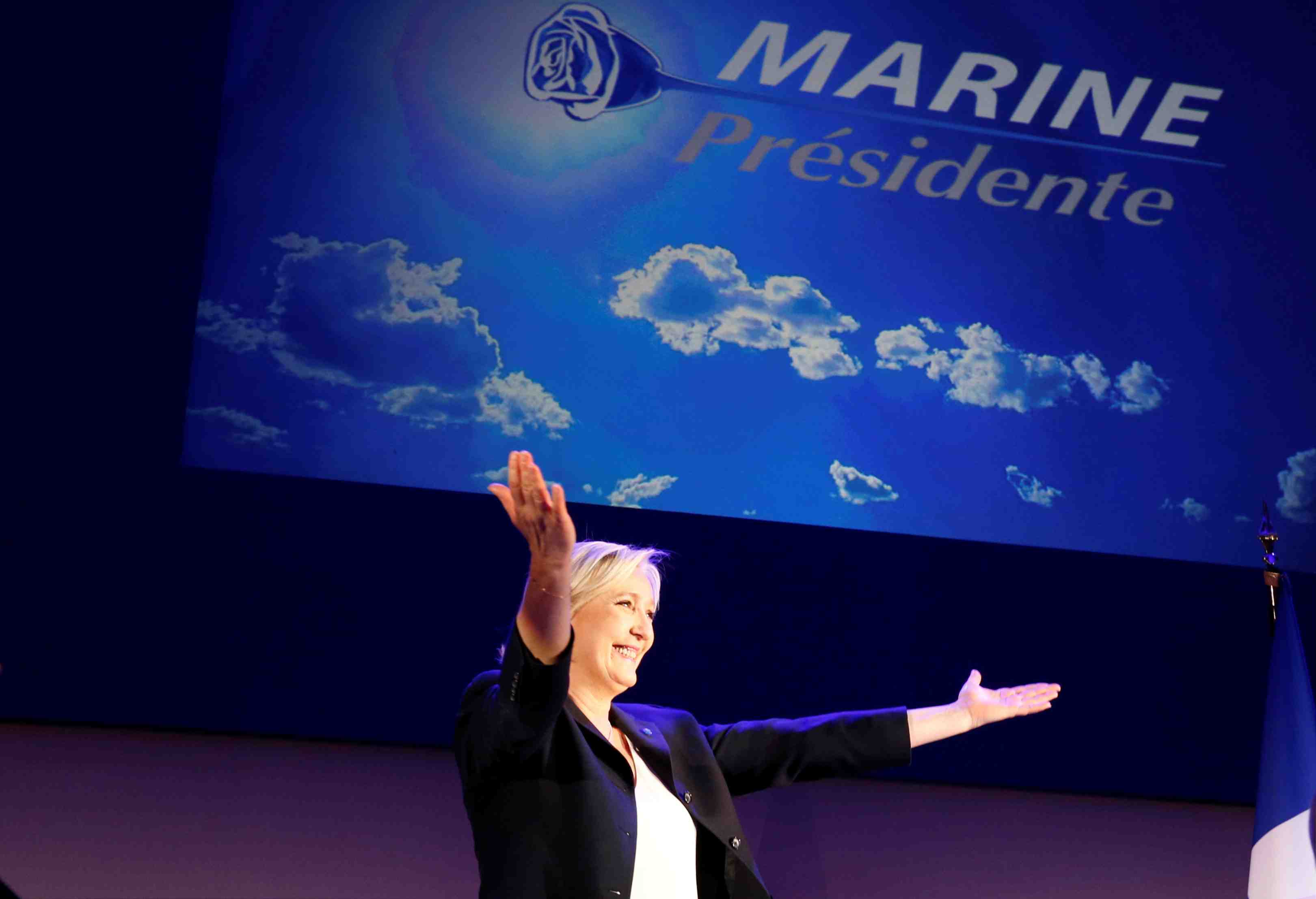 Le pen se pose en garante d'une "alternance fondamentale"
