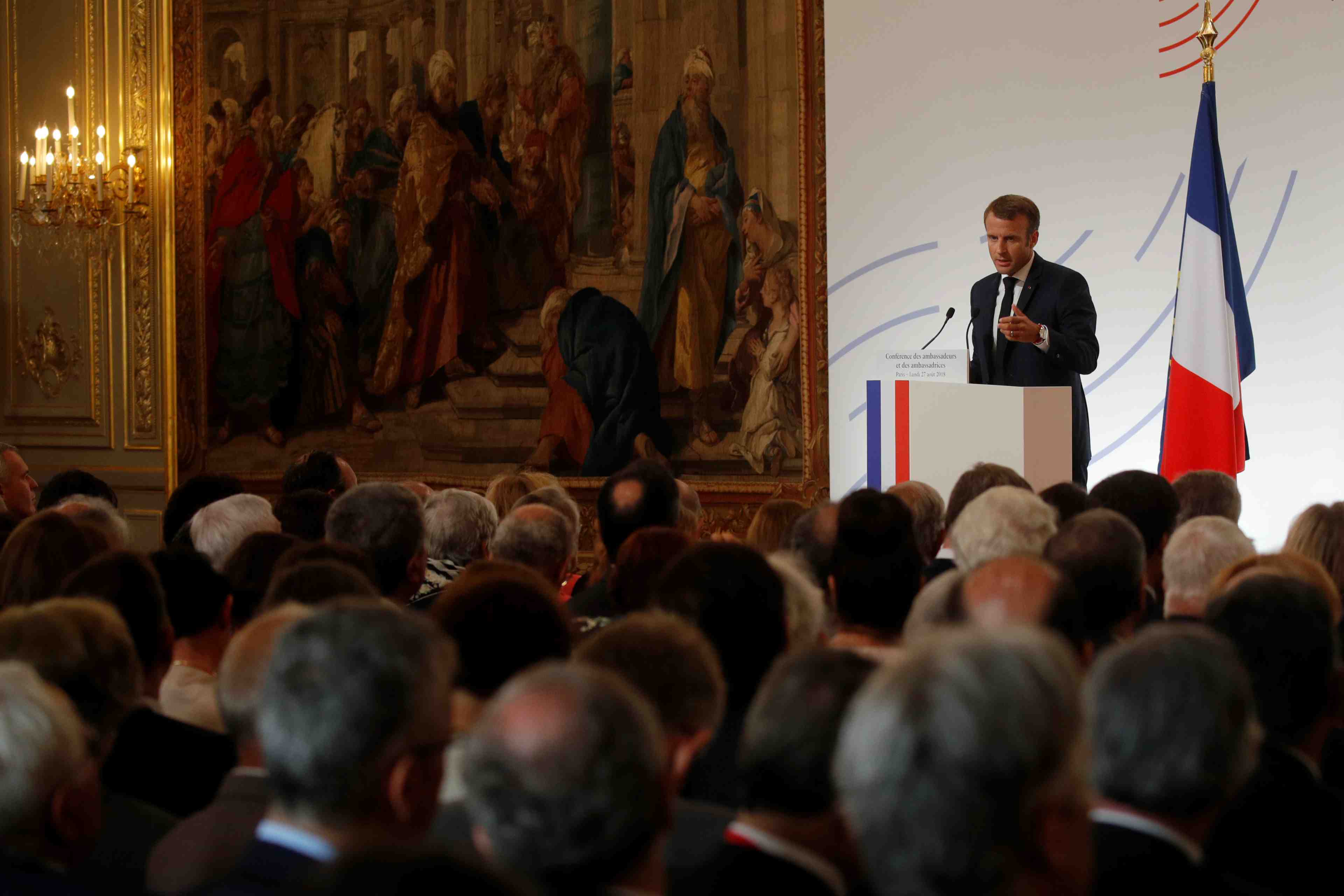 Macron se pose en principal adversaire d'orban et salvini en europe