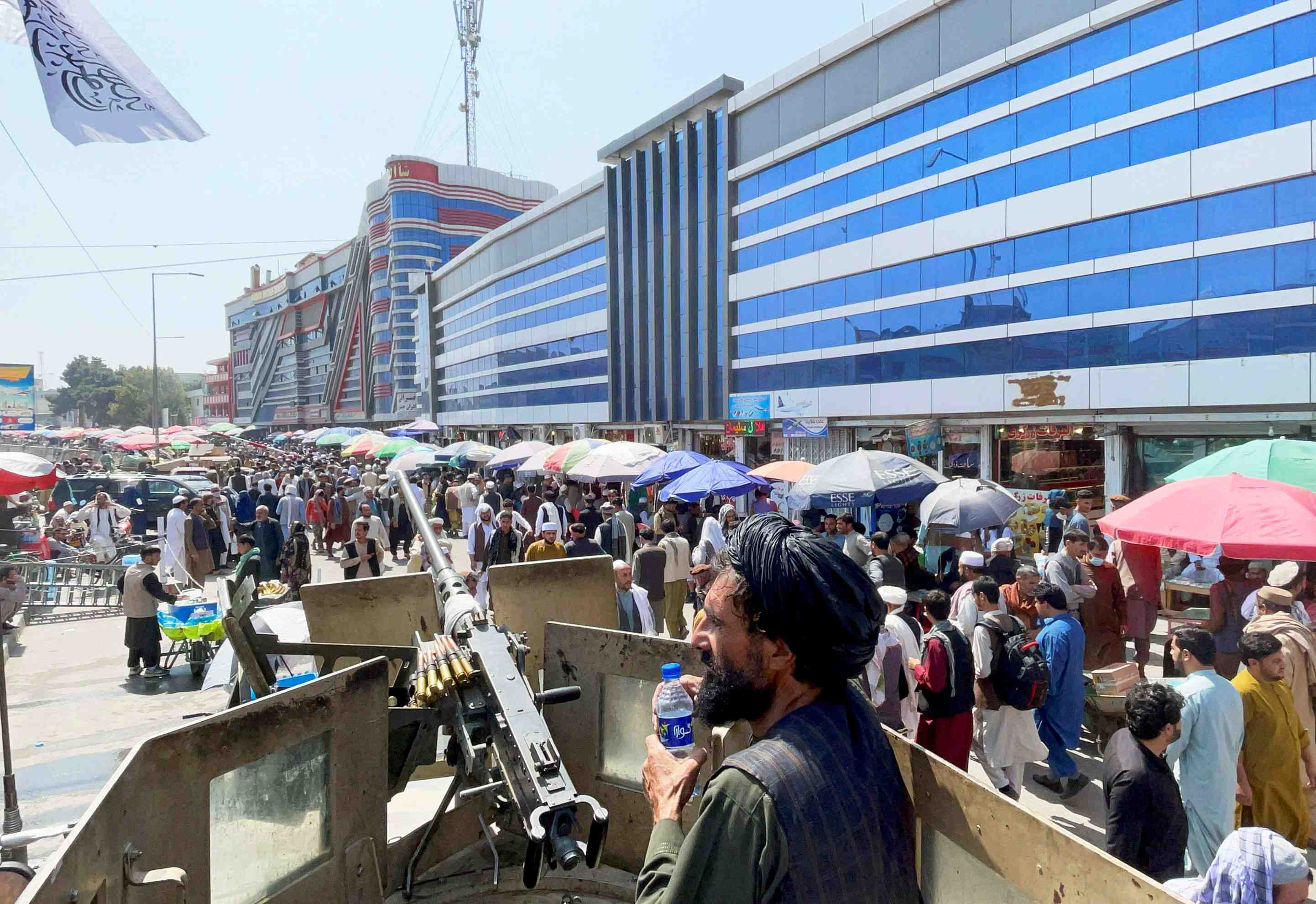 Des taliban dispersent des manifestants a kaboul en tirant en l'air, selon des temoins