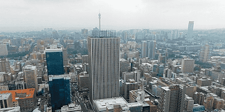 L'Afrique du Sud compte aujourd'hui 37 400 millionnaires, 102 centimillionnaires et 5 milliardaires, selon le rapport du cabinet londonien Henley & Partners.