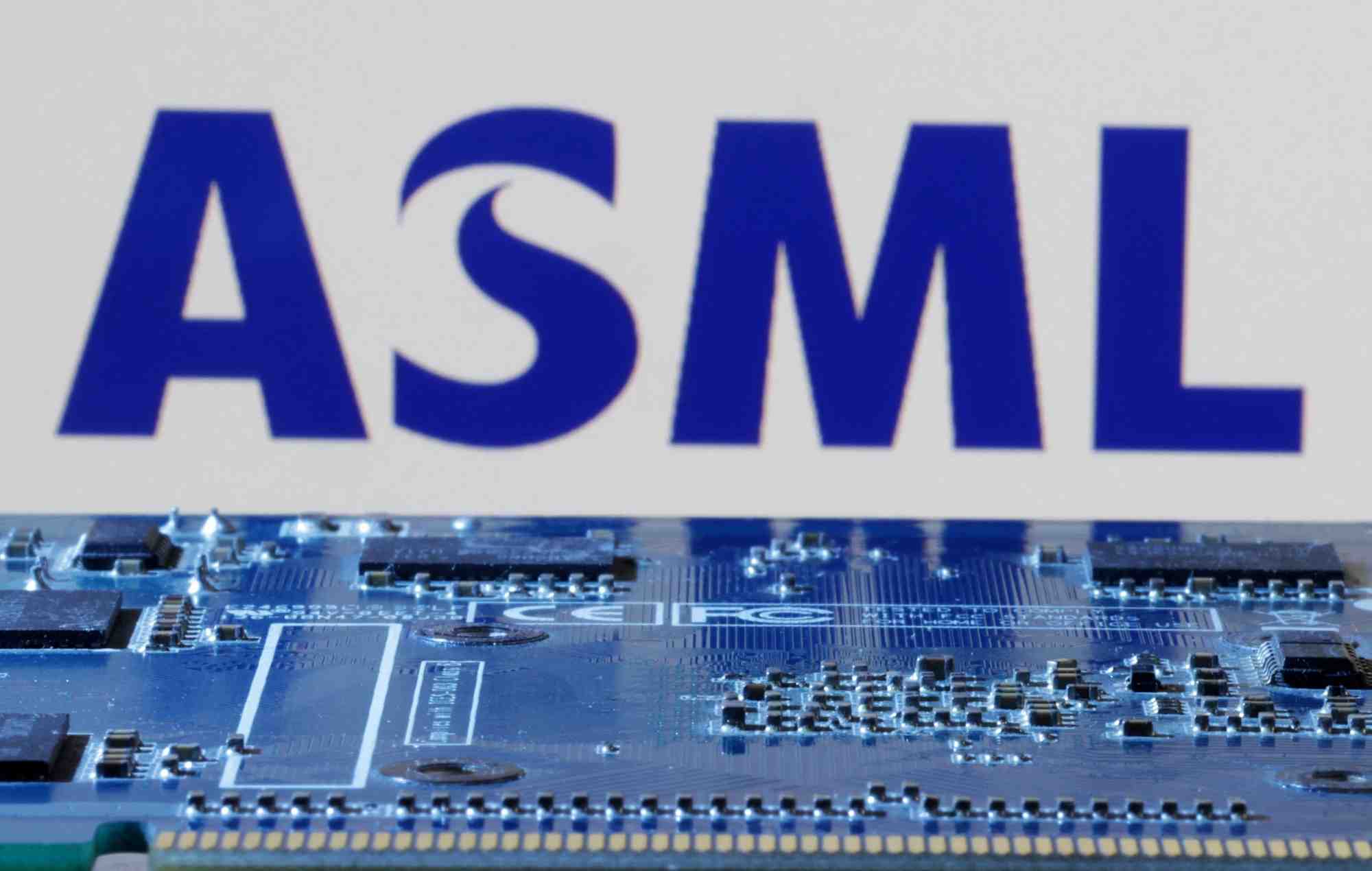 ASML a annoncé au quatrième trimestre avoir enregistré des commandes à hauteur de 7,1 milliards d'euros, contre 2,63 milliards d'euros le trimestre précédent.