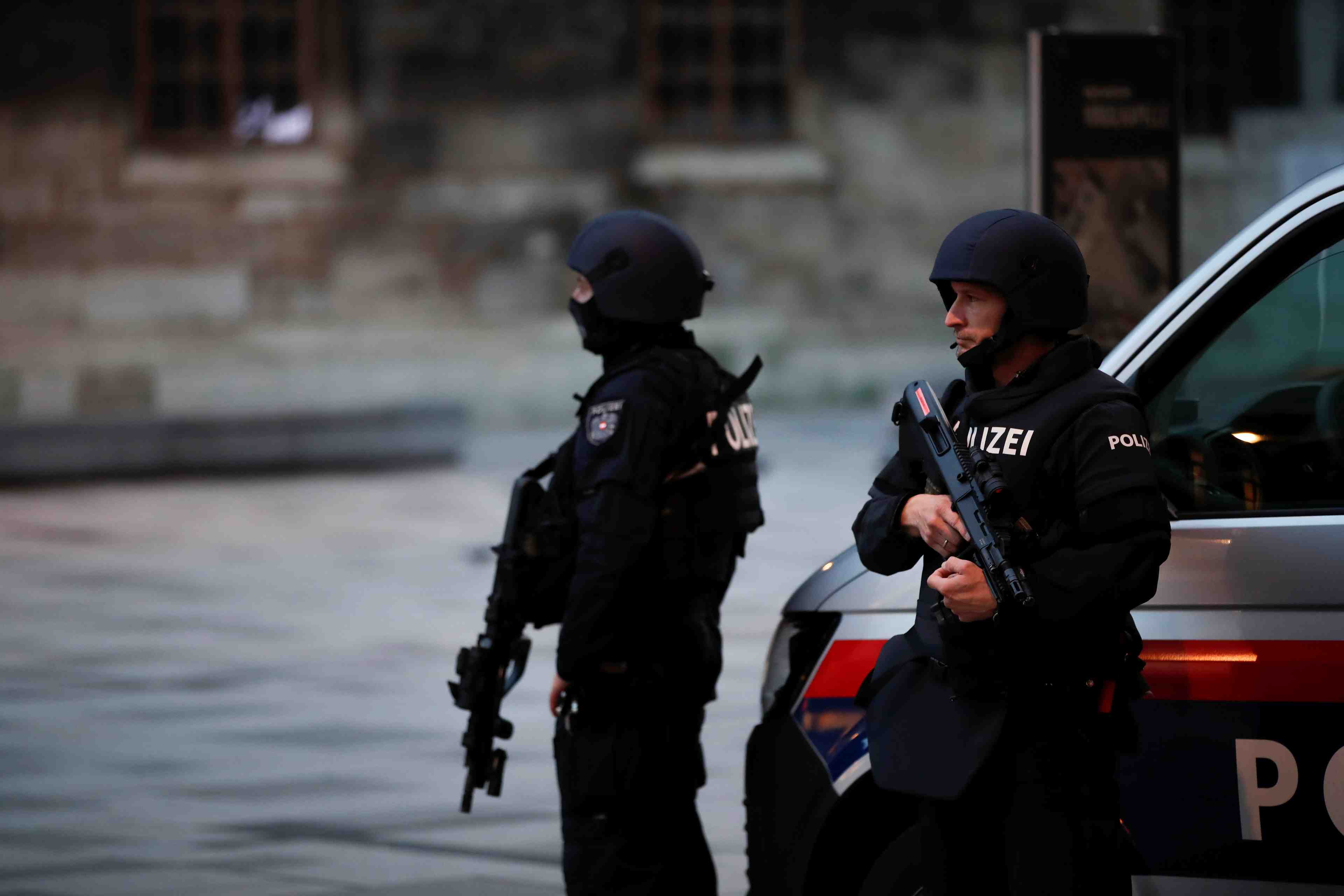 Autriche: une fusillade "terroriste" fait deux morts, la police mene la traque
