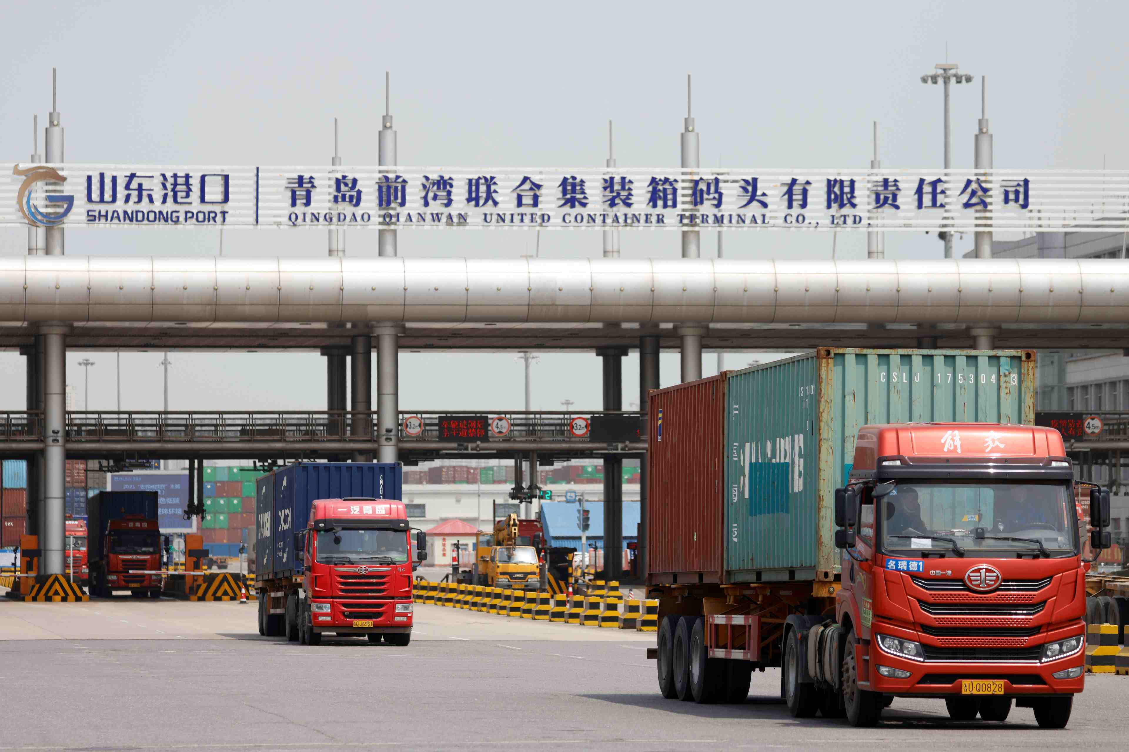 Chine: les exportations depassent les attentes en avril