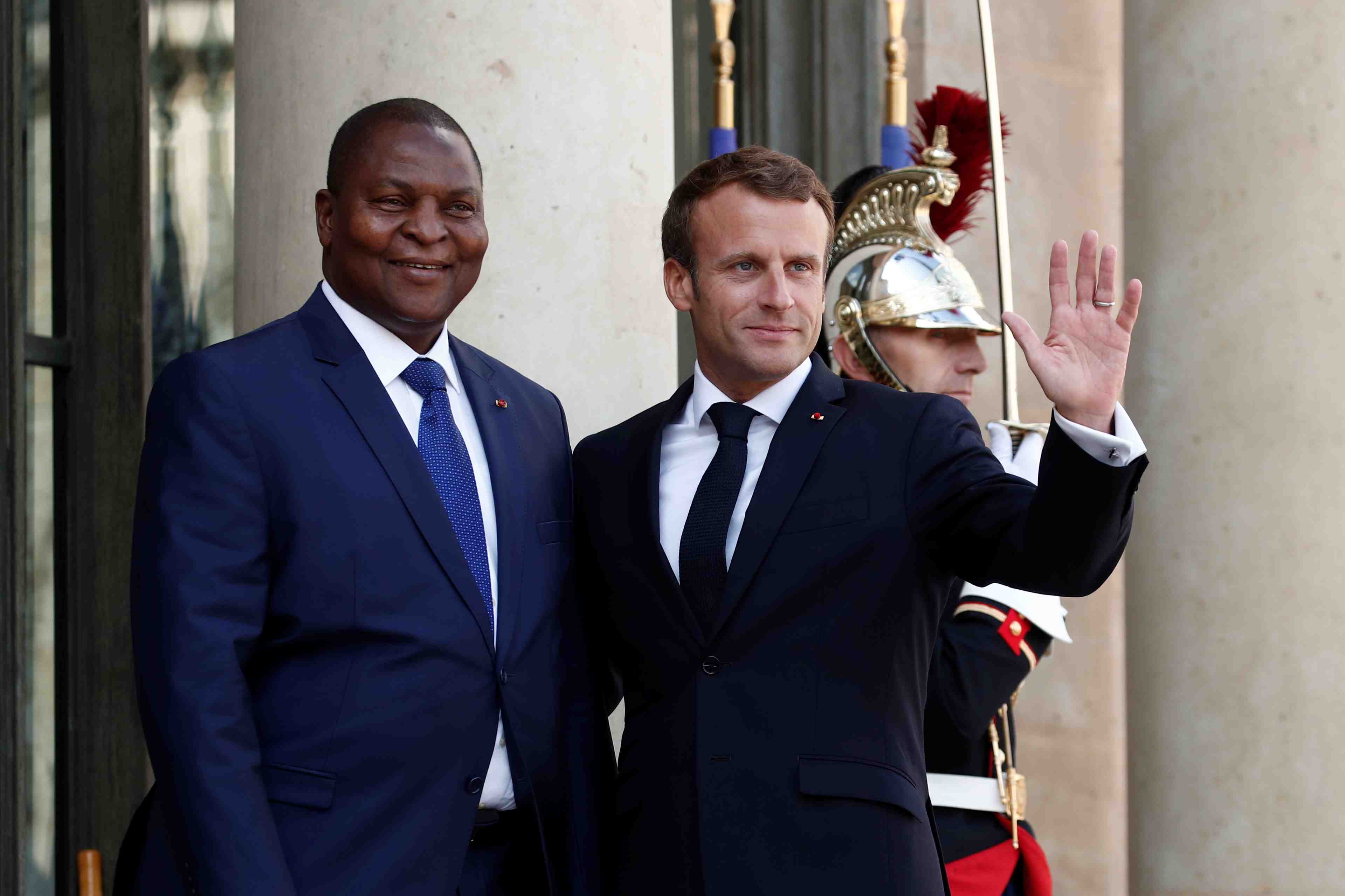 La france suspend l'aide militaire a la republique centrafricaine