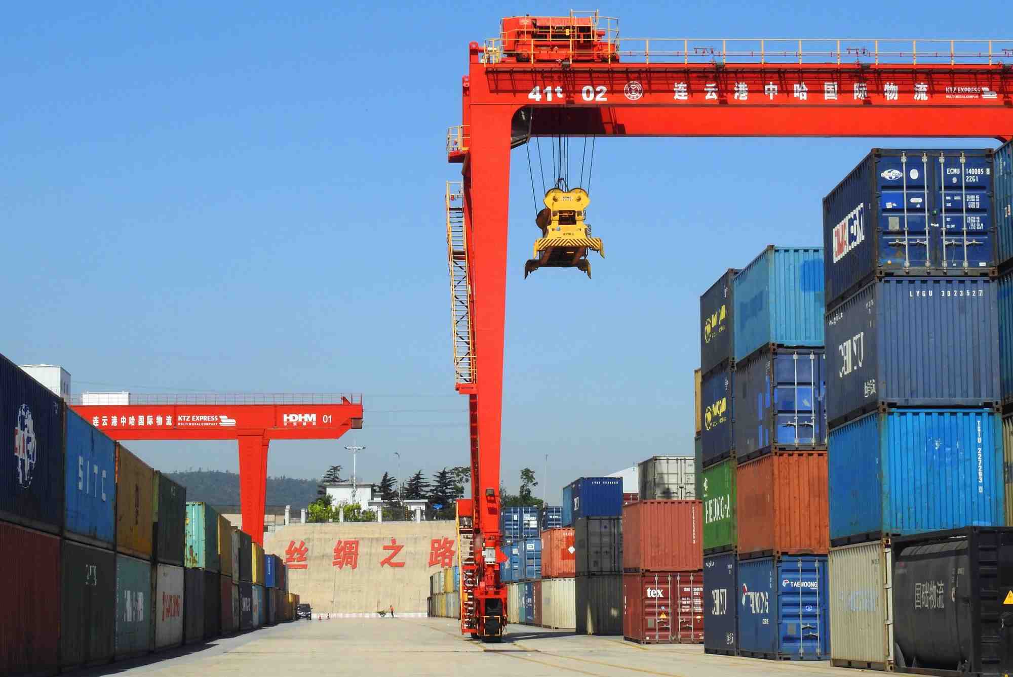 Chine: les exportations en hausse de 13,2% sur les six premiers mois de l'annee