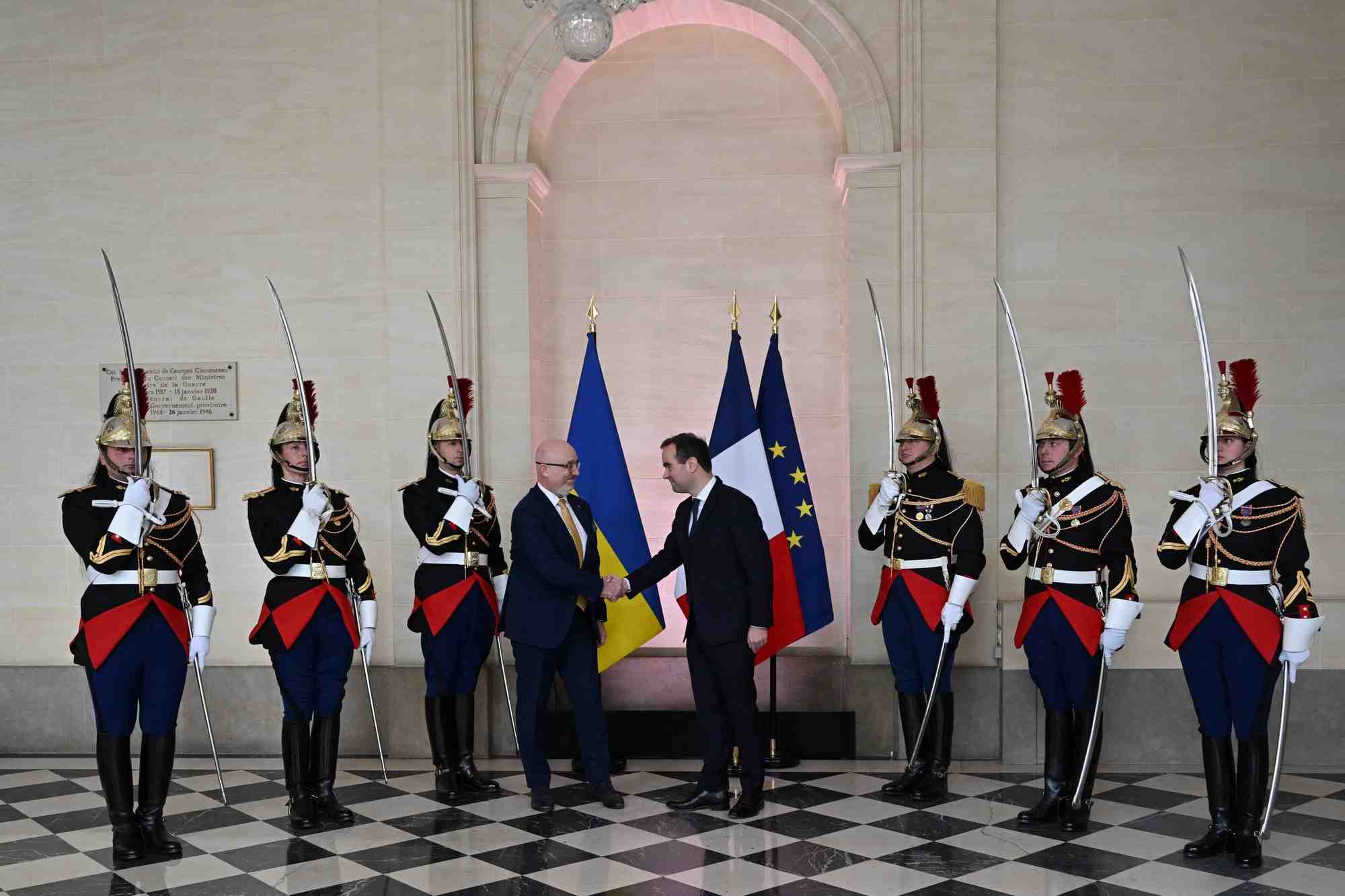 Ukrainian defence minister oleksii reznikov visits paris