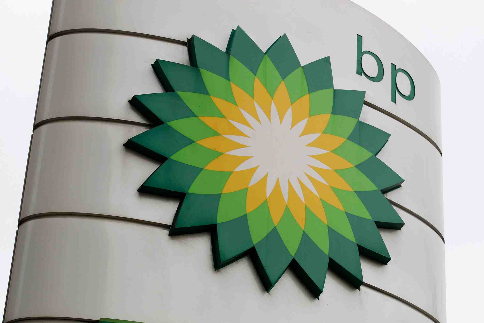 Un logo bp sur une station-service a londres