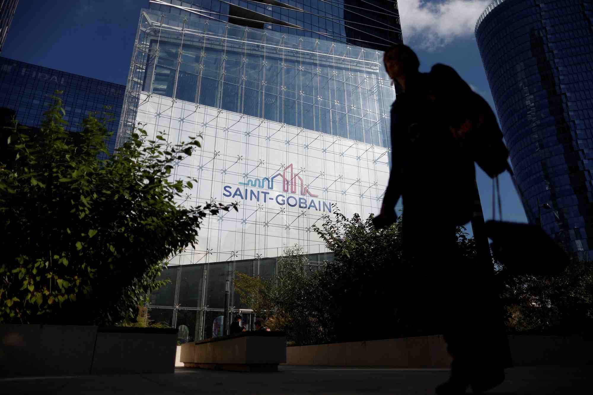 Siege de saint-gobain dans le quartier d'affaires de la defense a paris