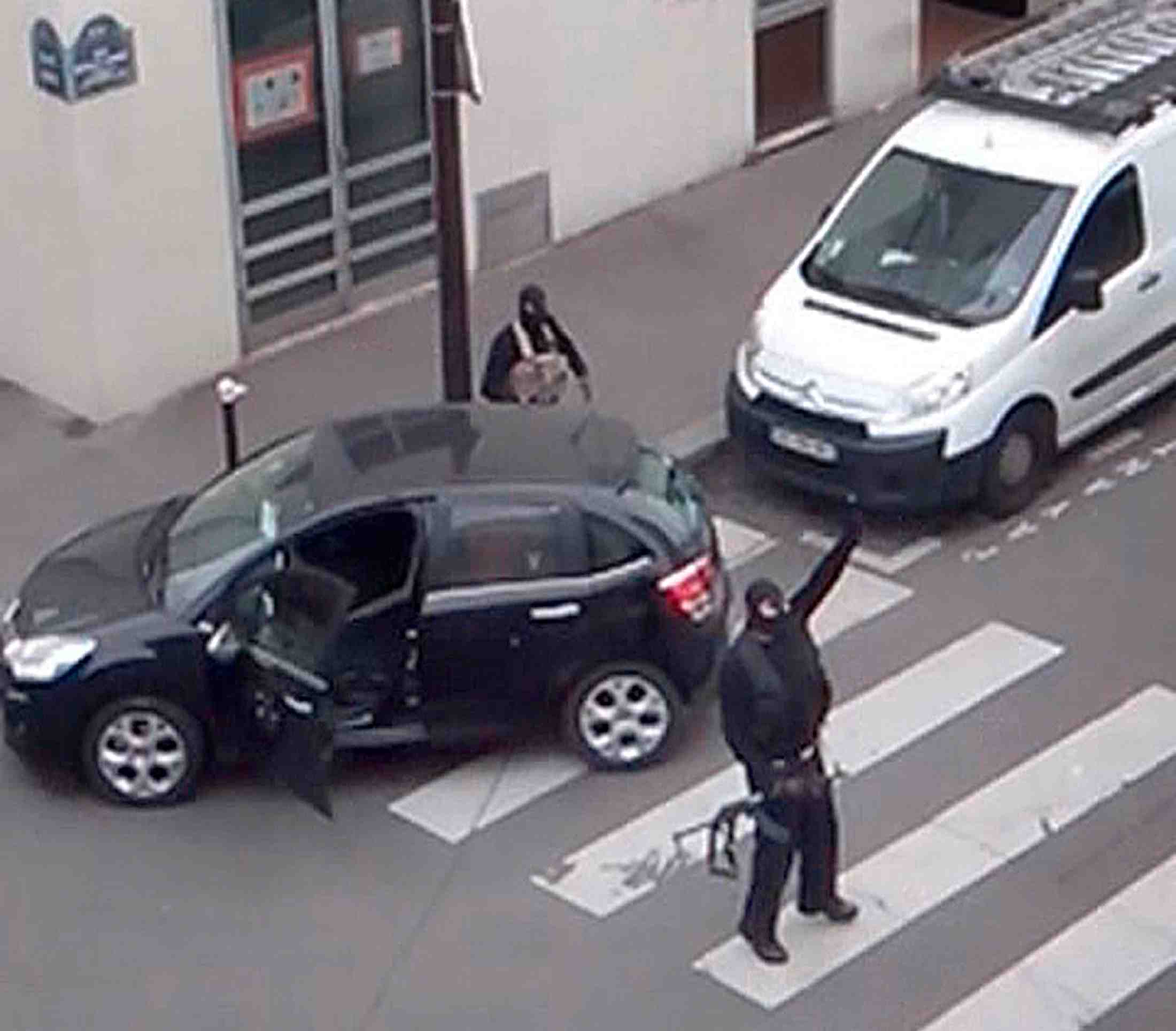 Douze arrestations dans l'enquete sur les attentats