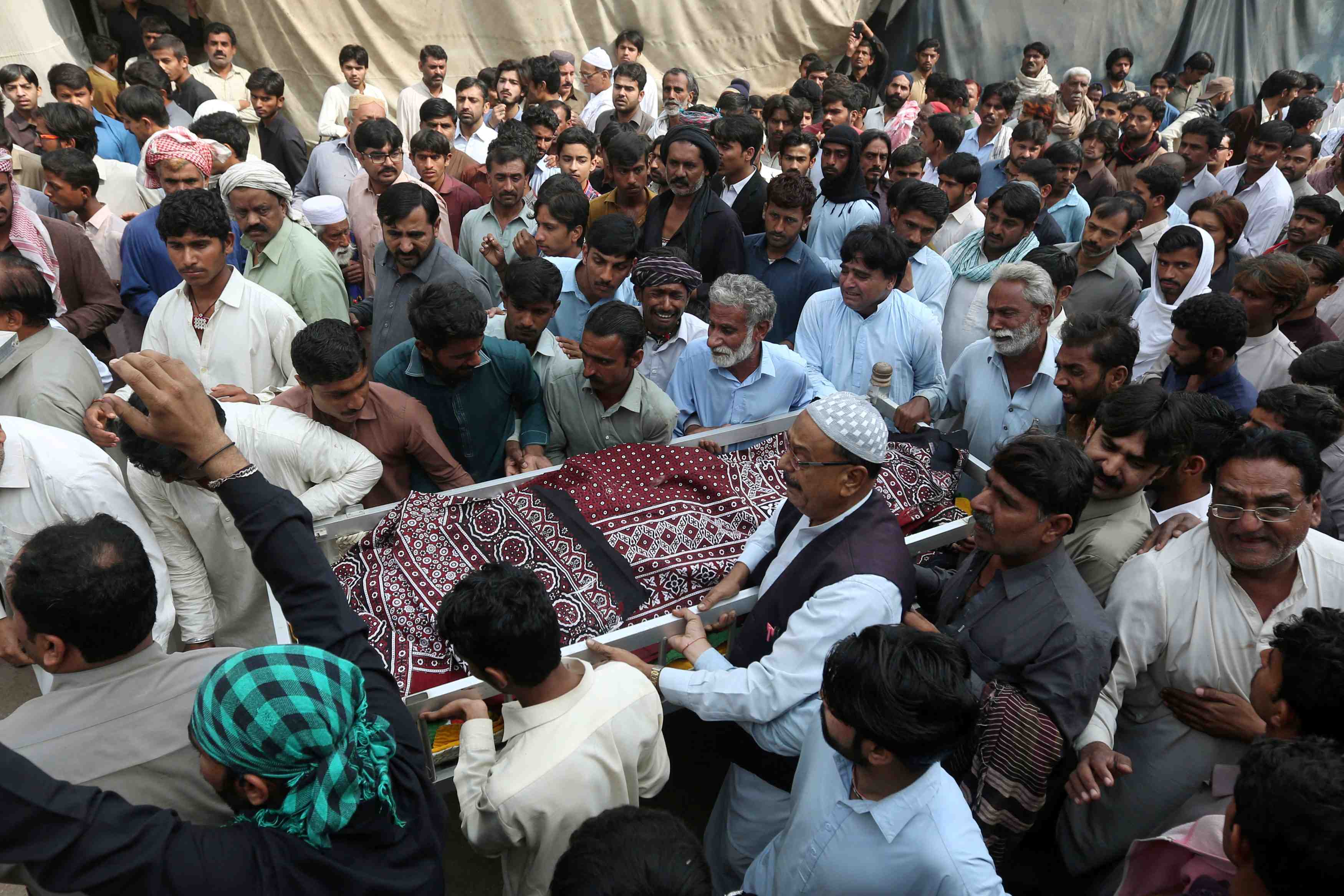 L'attentat suicide dans un temple au pakistan a fait 77 morts
