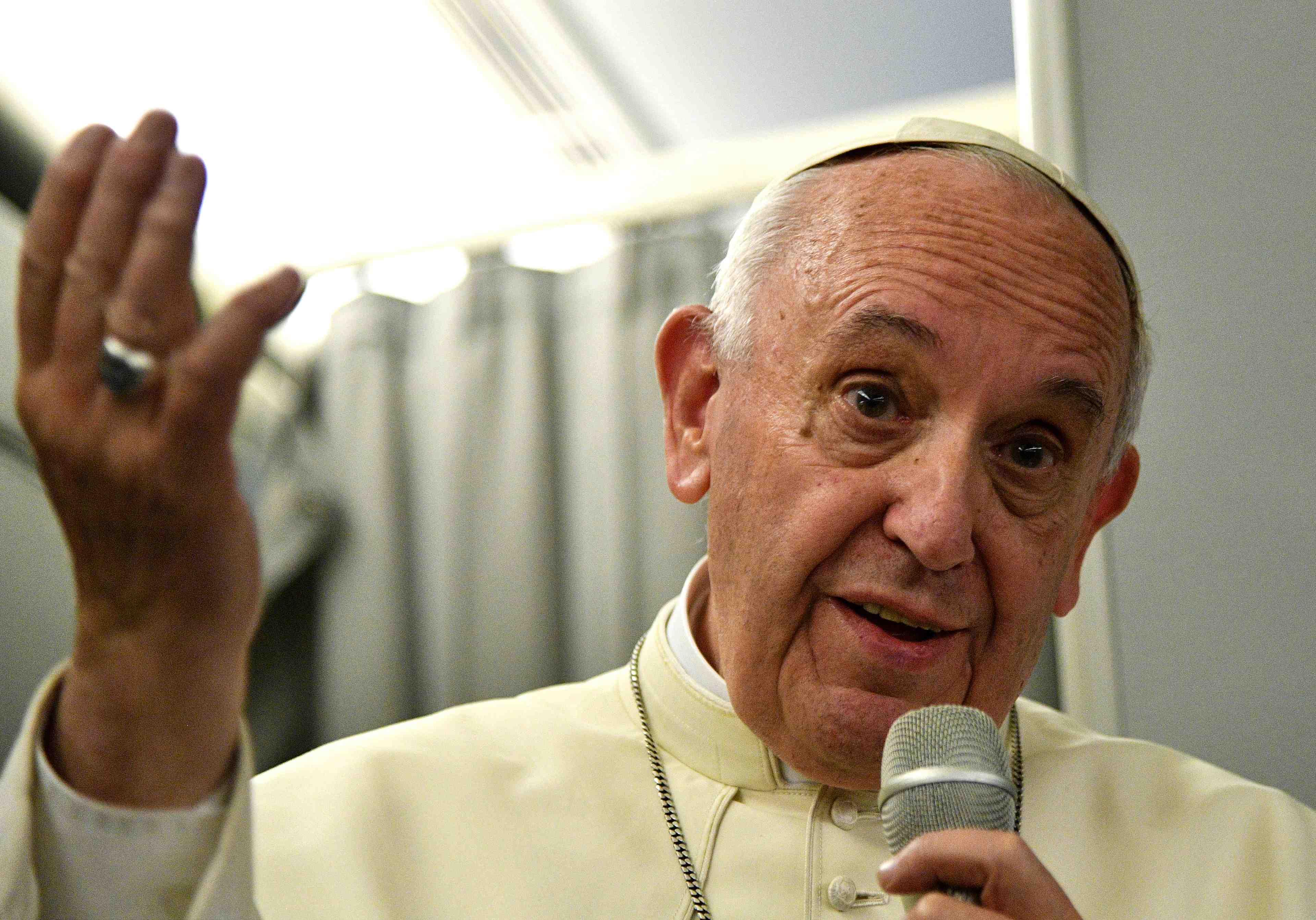 Le pape dit avoir fait passer en birmanie son message sur les rohingya