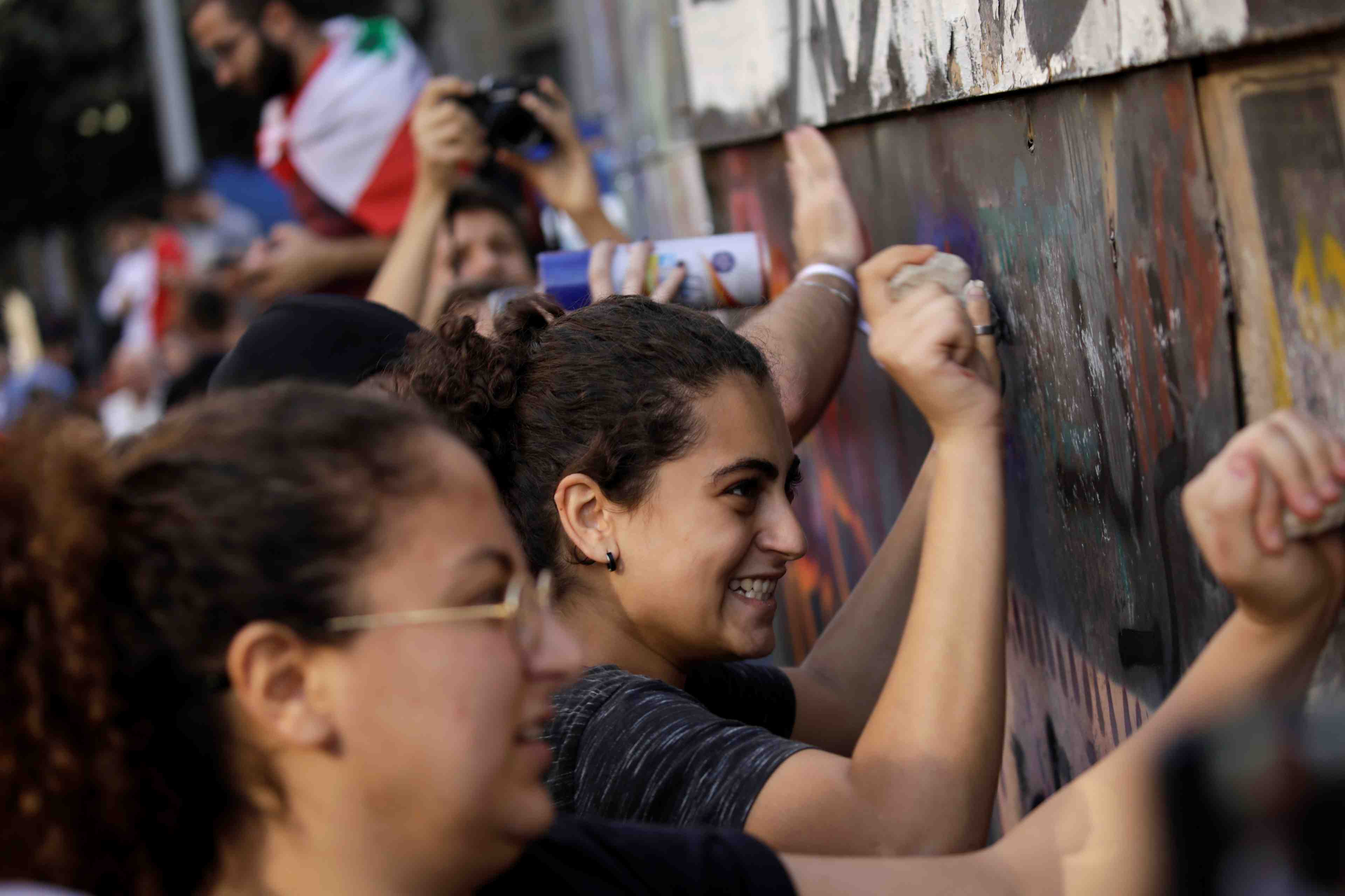 Liban: le president aoun dit craindre une catastrophe, un manifestant tue