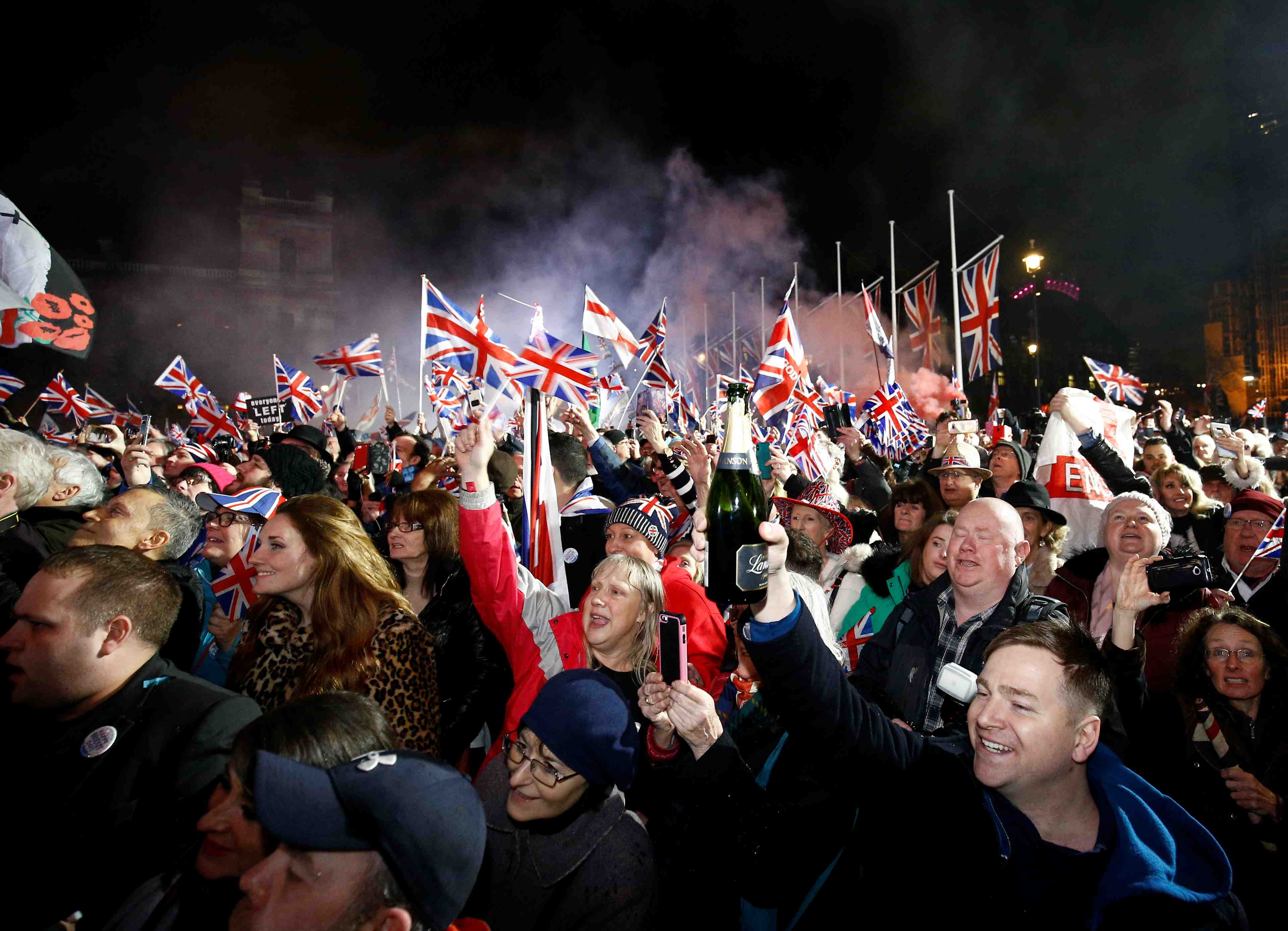 "nous sommes libres": a londres, les brexiters fetent la sortie de l'ue