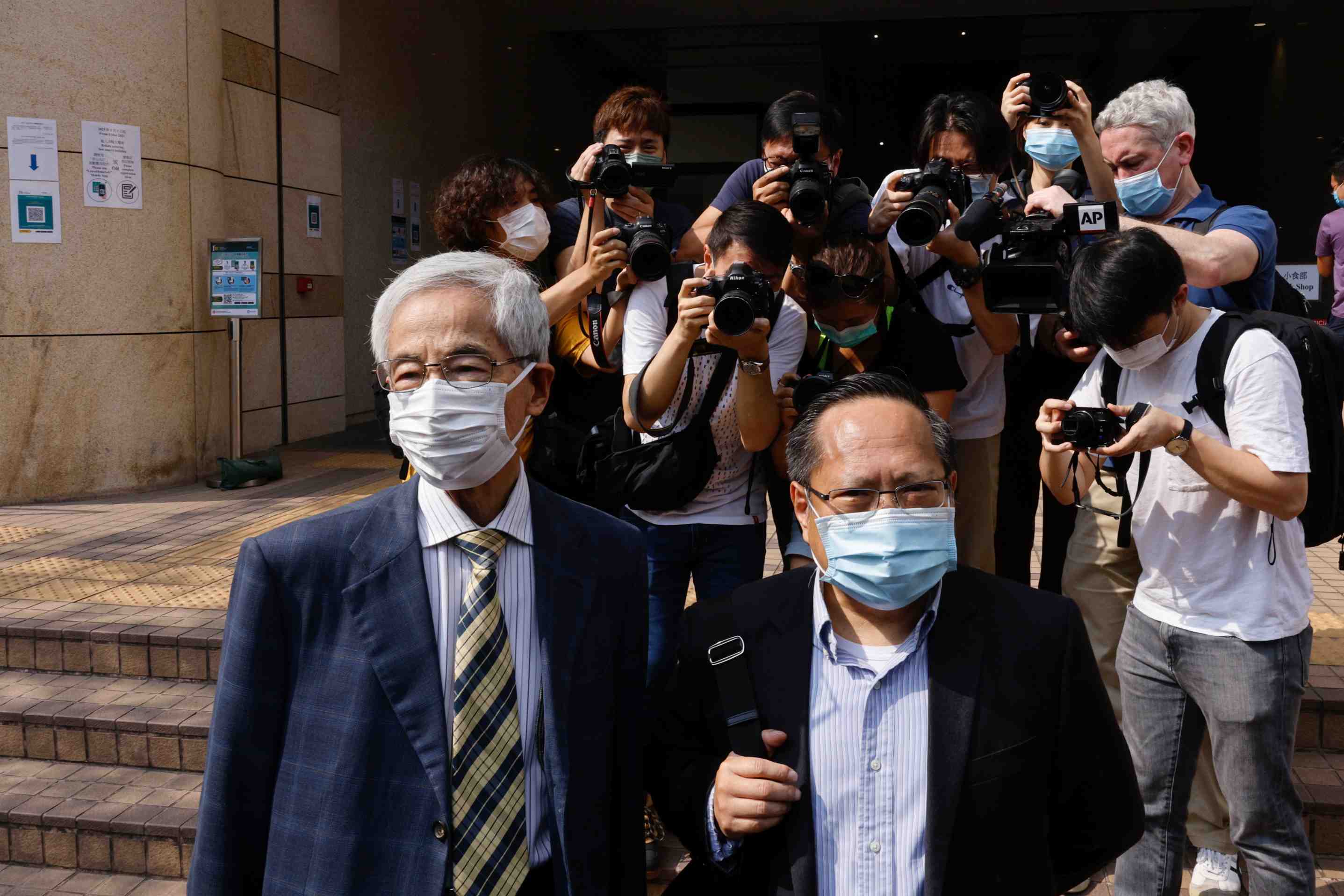 Hong kong: sept militants pro-democratie reconnus coupables de rassemblement non-autorise