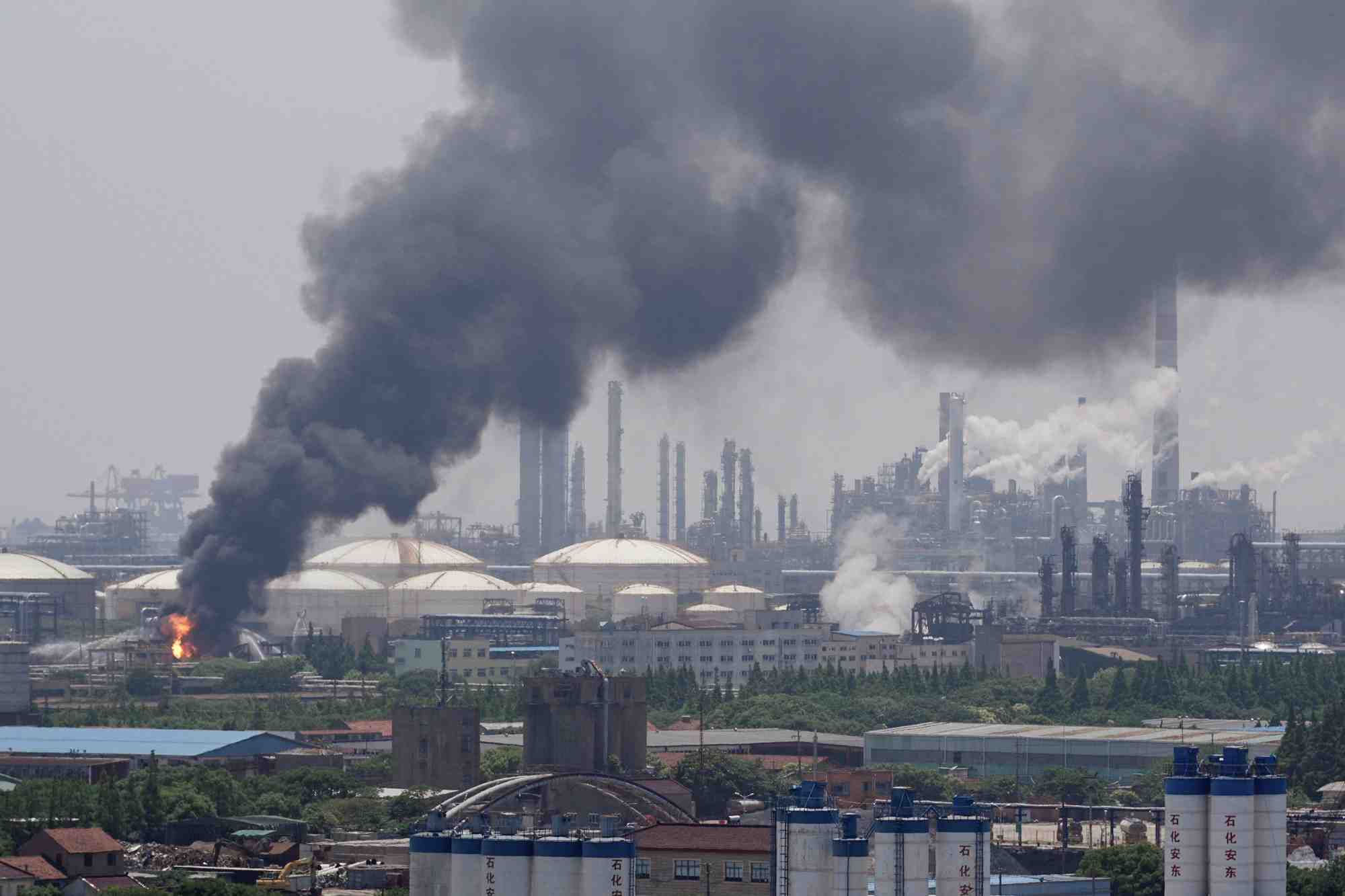 Chine: incendie dans une usine petrochimique a shanghai, un mort
