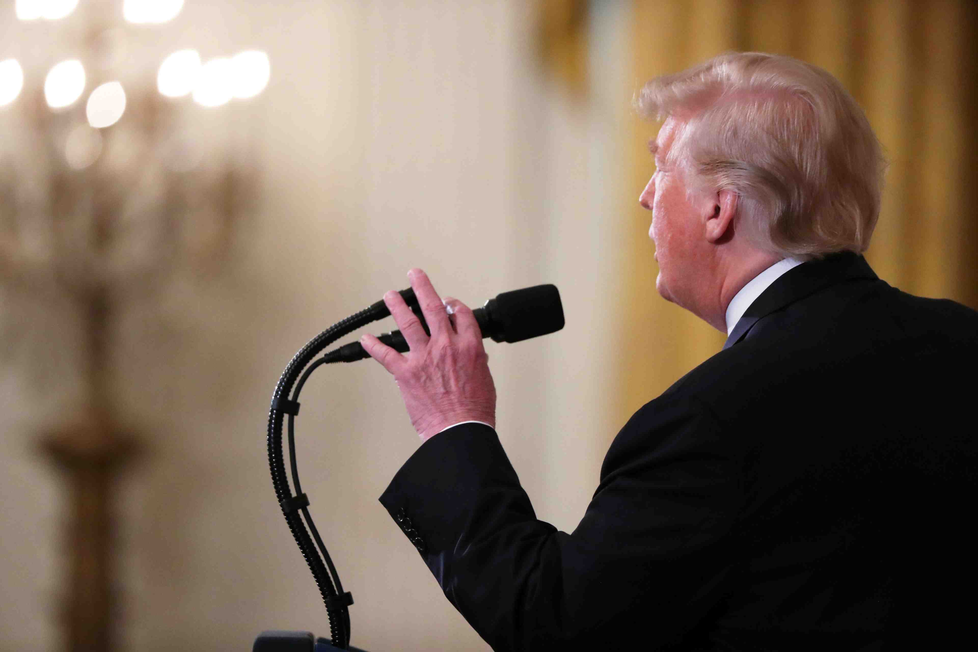 Usa: trump dit ne pas vouloir stopper l'"enquete russe"