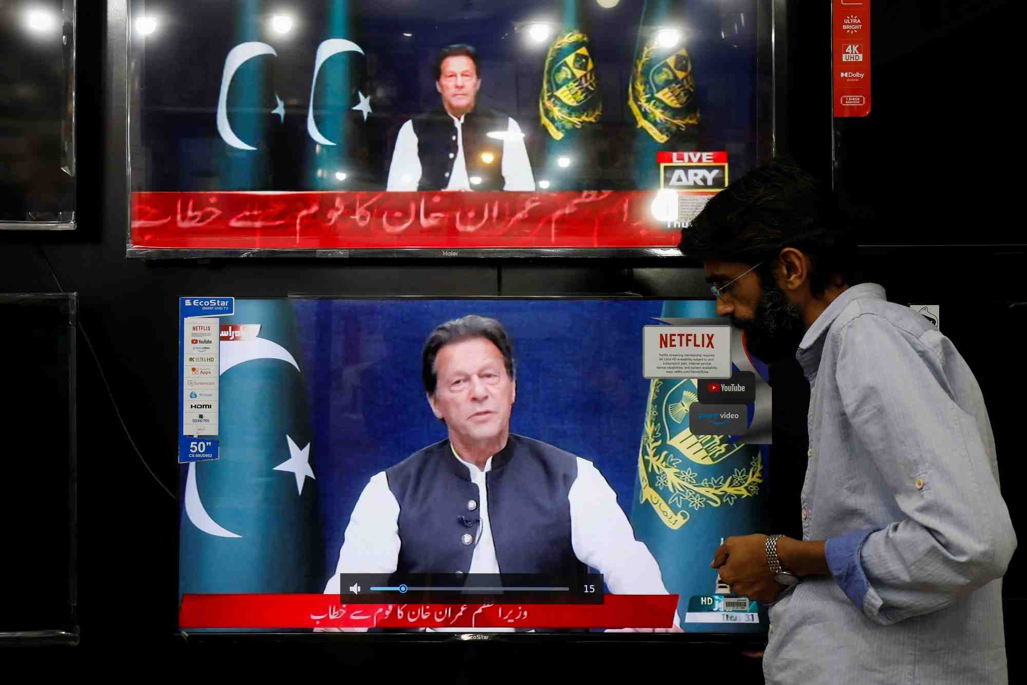 Pakistan: motion de censure contre khan bloquee, vers des elections anticipees