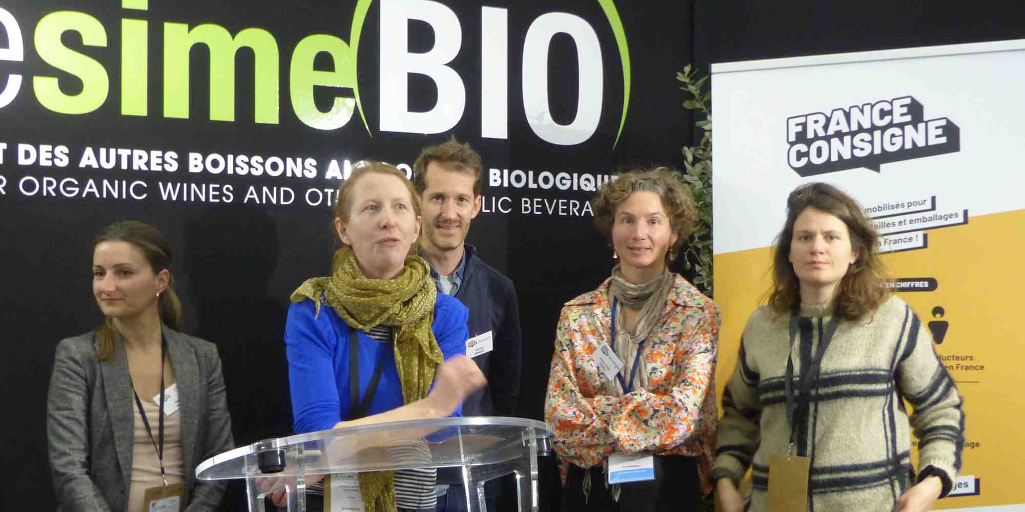 Le 30 janvier 2023 sur le salon Millésime Bio, Clémence Richeux, gérante de la Scic Ma bouteille s'appelle revient (basée dans la Drôme et spécialisée dans la collecte et le lavage de contenants verre en vue de leur réutilisation) annonce le lancement de France Consigne.