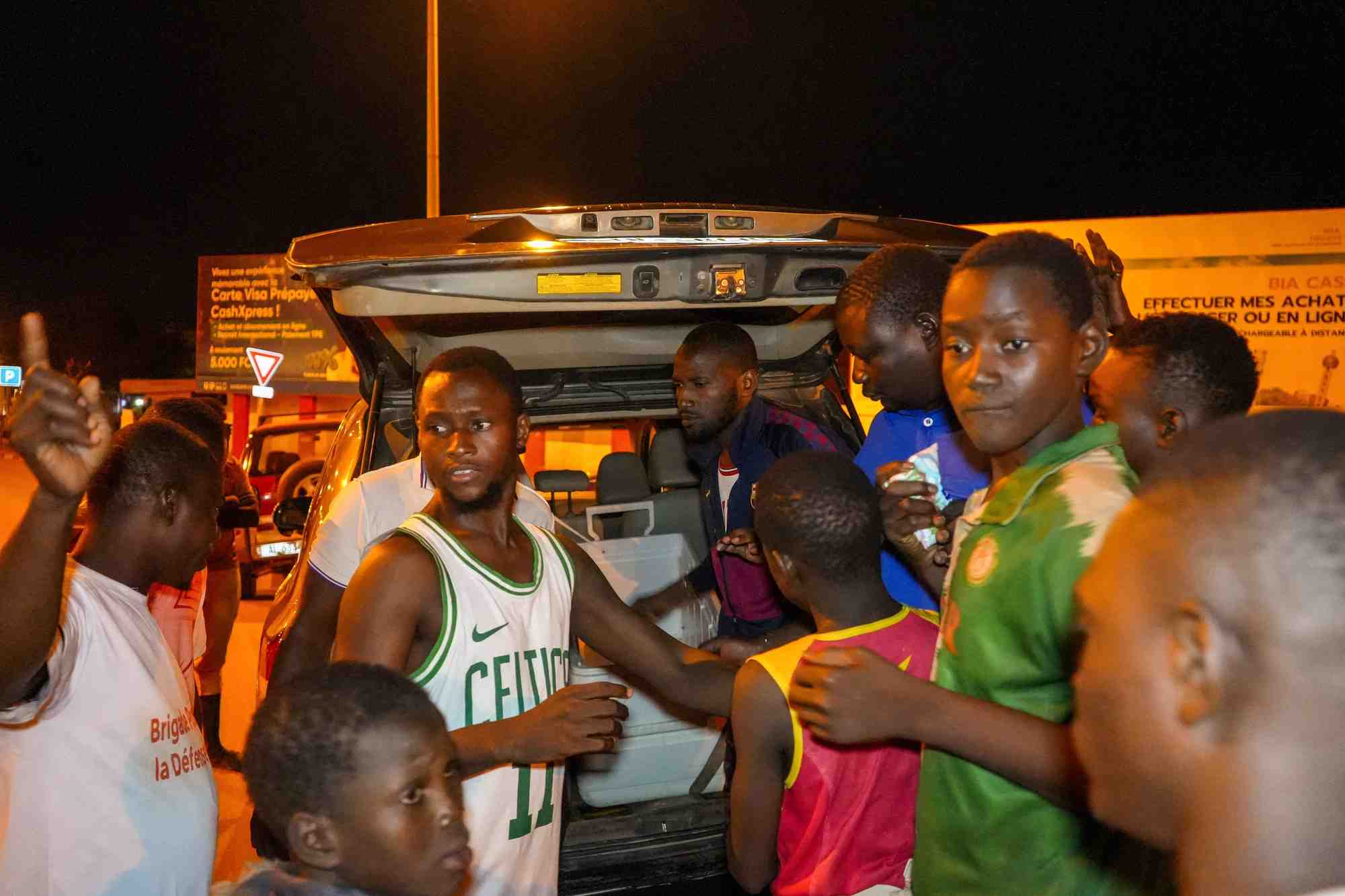 Des partisans de la junte nigerienne manifestent a niamey