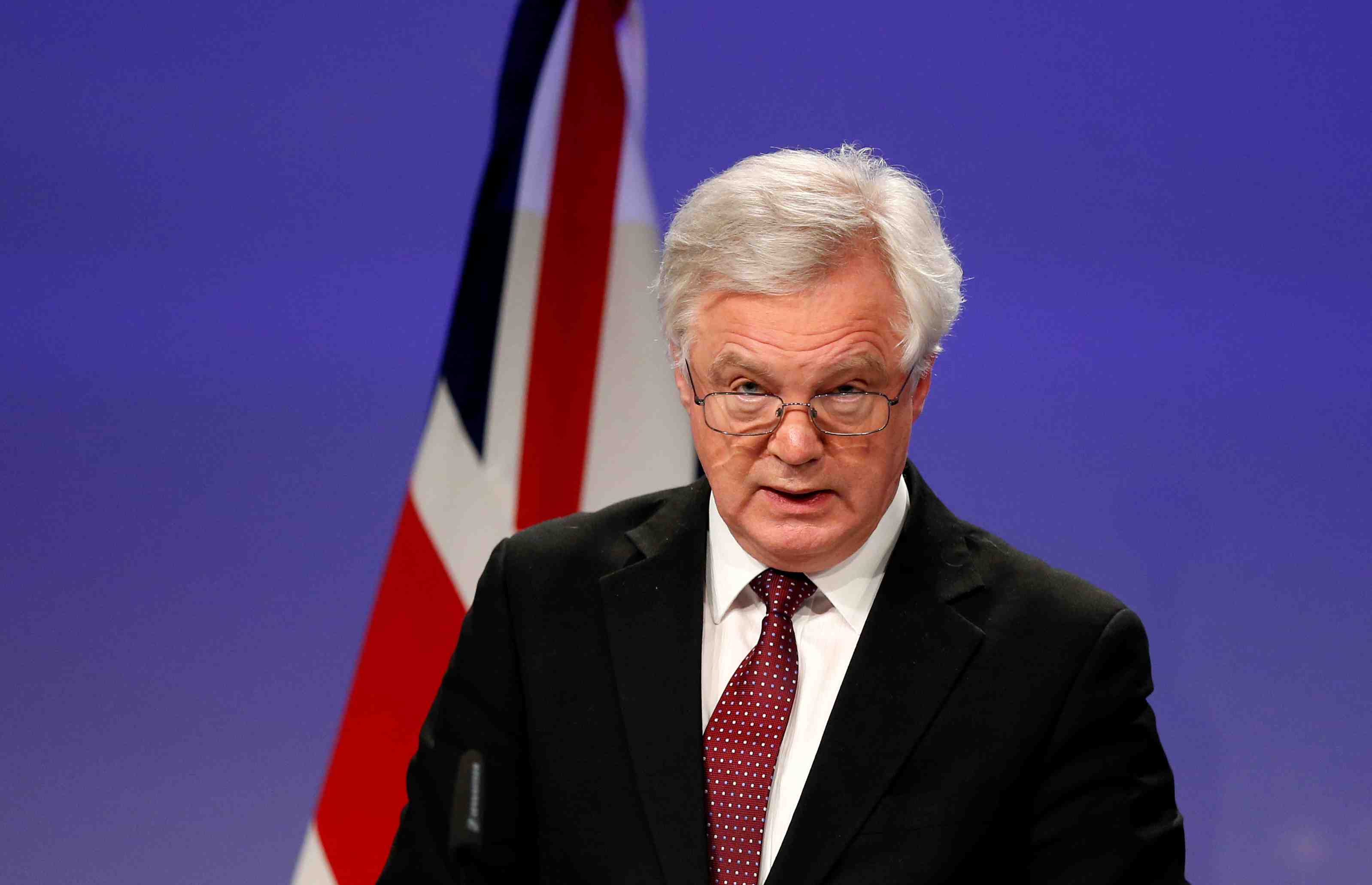 Londres n'a pas encore pris de decision sur la syrie, indique davis