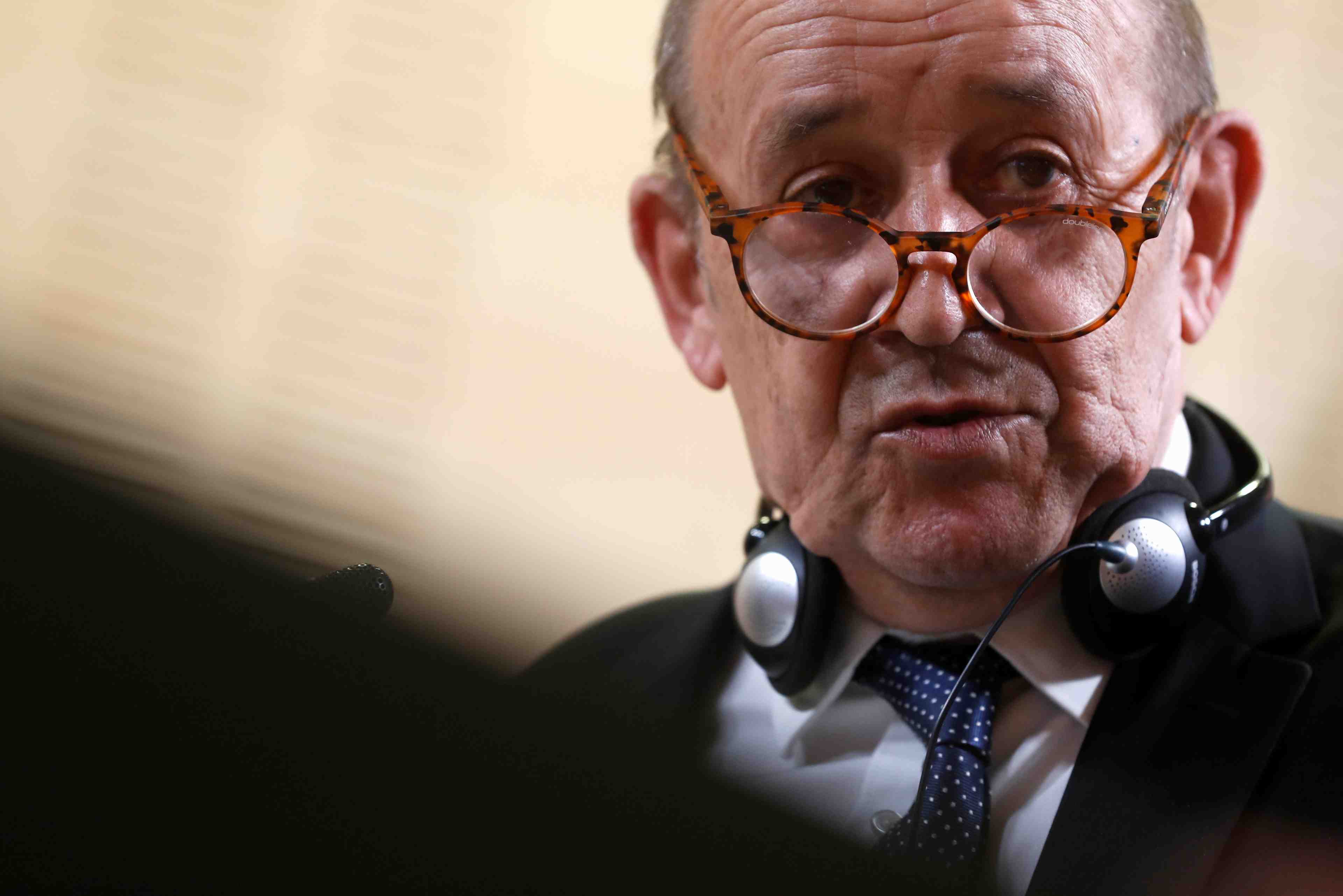 Tunisie: la france souhaite la nomination rapide d'un premier ministre, selon le drian